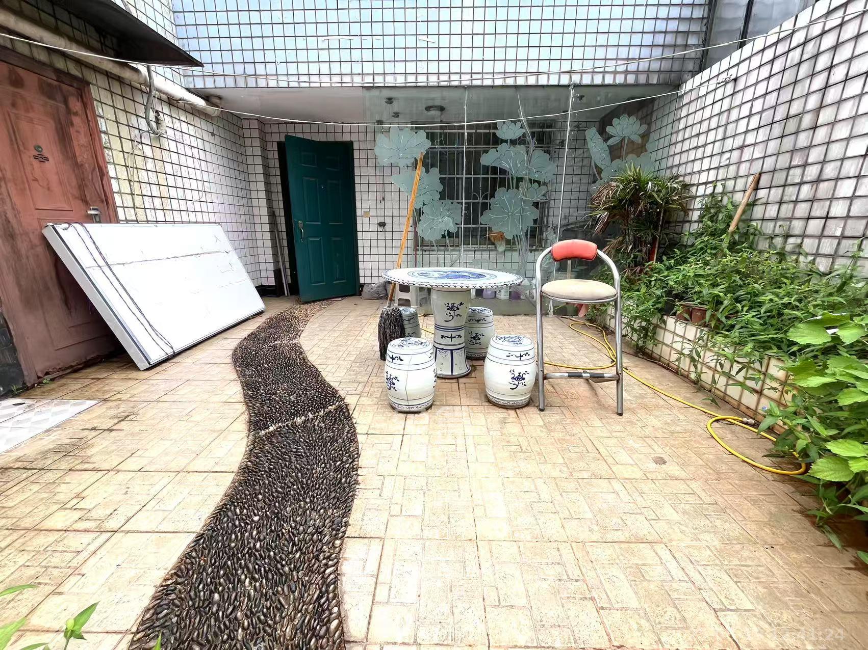 宏轩花苑  4室2厅3卫    4500.0元/月室内图