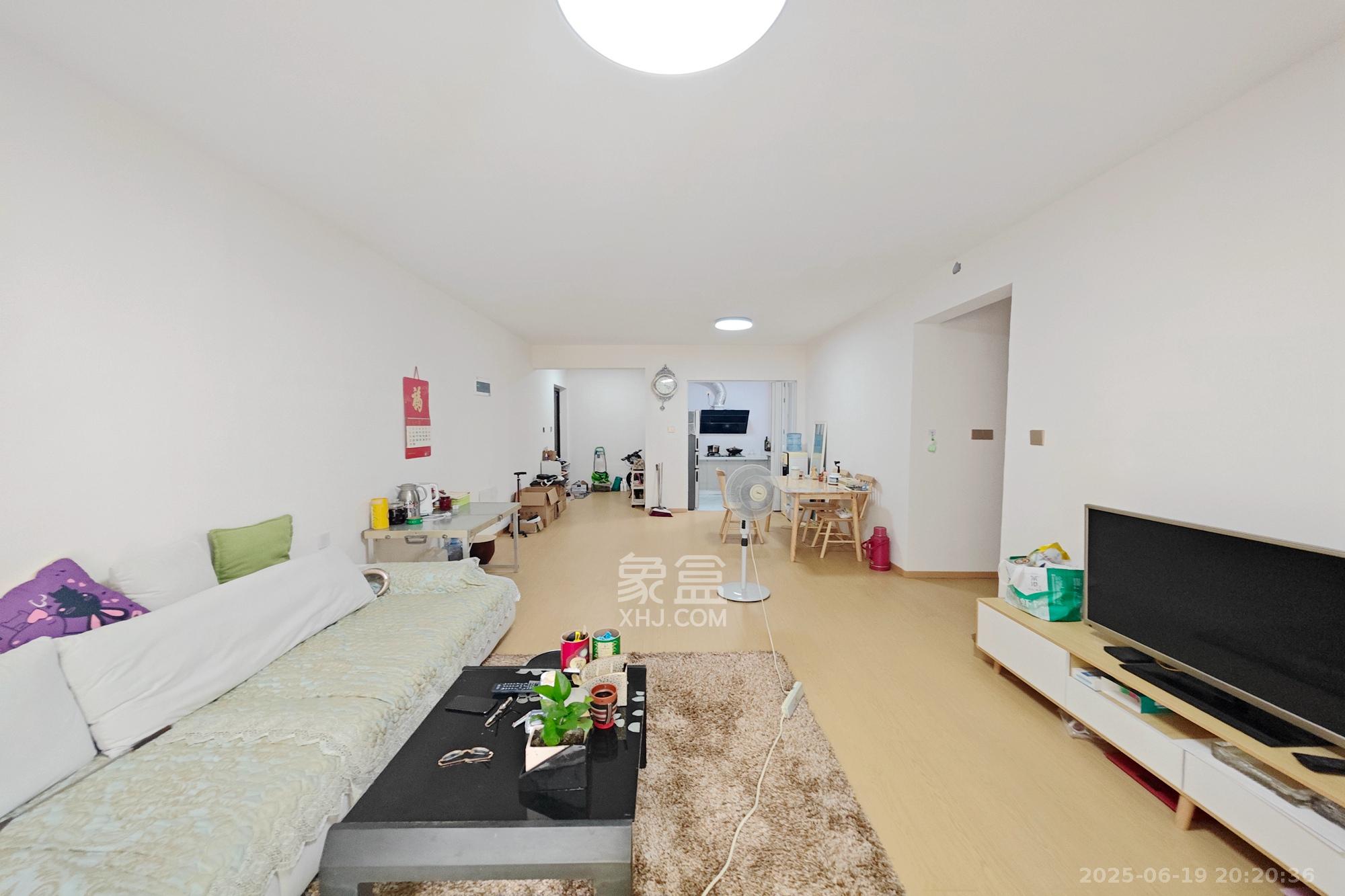 国欣向荣府  4室2厅2卫    155.0万 国欣向荣府  4室2厅2卫    155.0万客厅