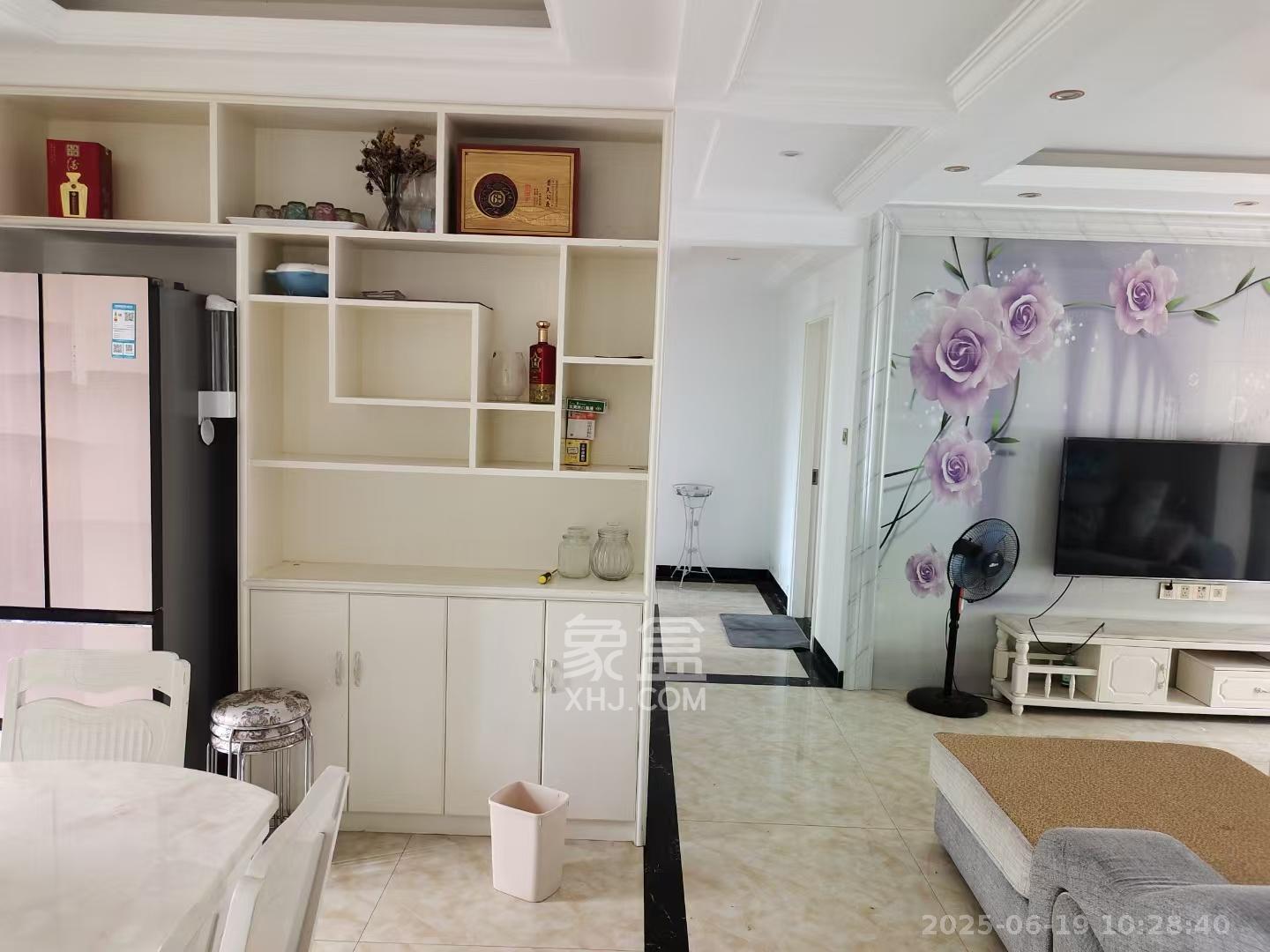 钱隆世家  3室2厅2卫    2200.0元/月室内图