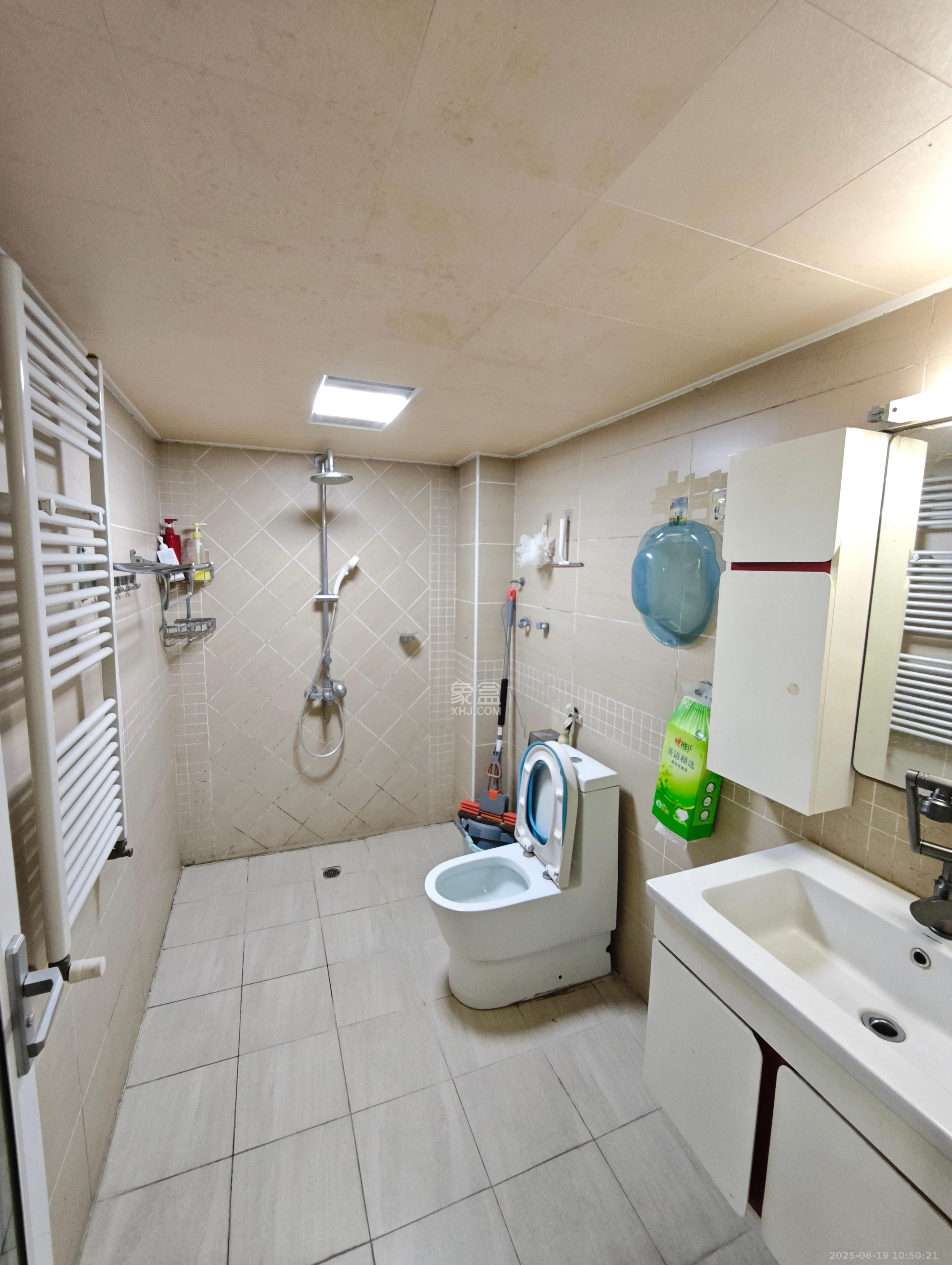 三一街区  3室2厅1卫   1750.00元/月室内图