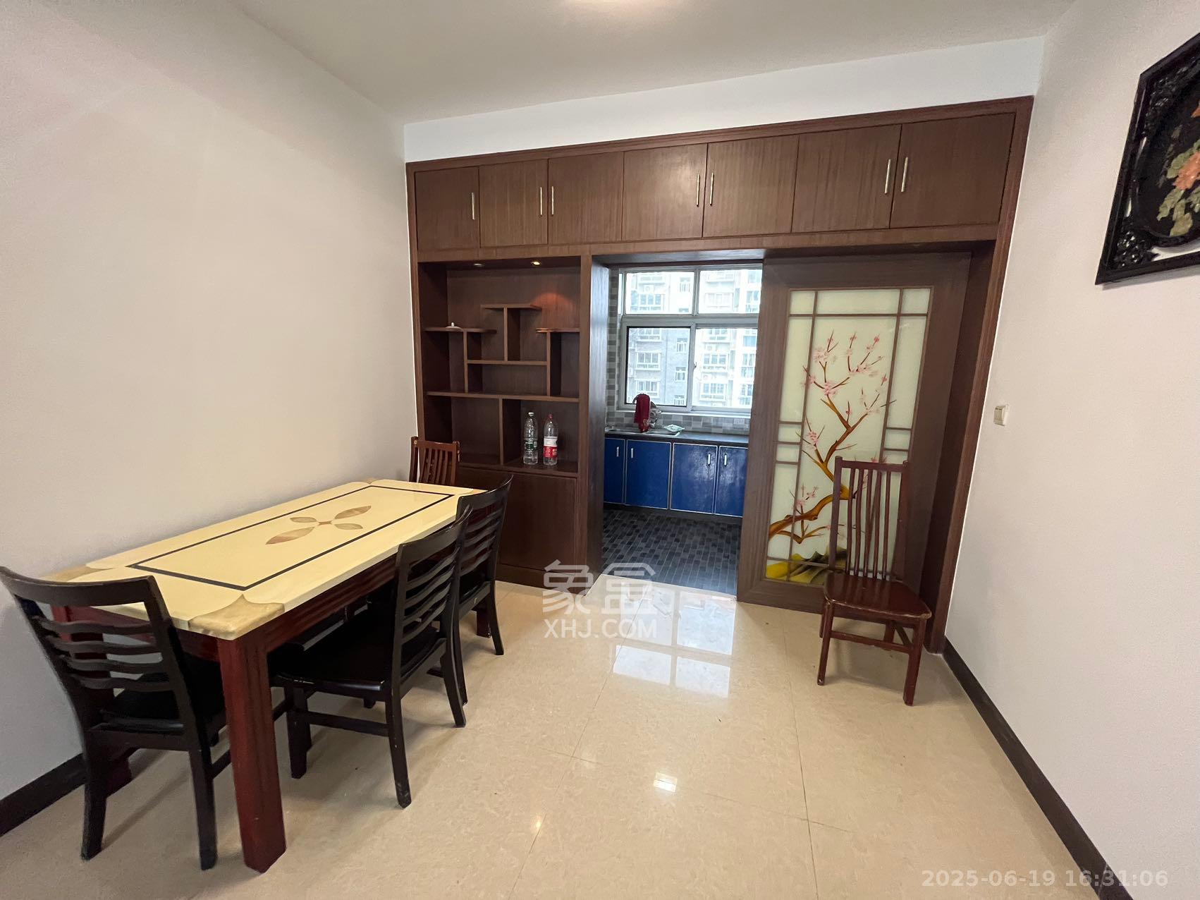 嘉盛华庭(一期、二期、三期)  1室2厅1卫    2500.0元/月 嘉盛华庭(一期、二期、三期)  1室2厅1卫    2500.0元/月室内图