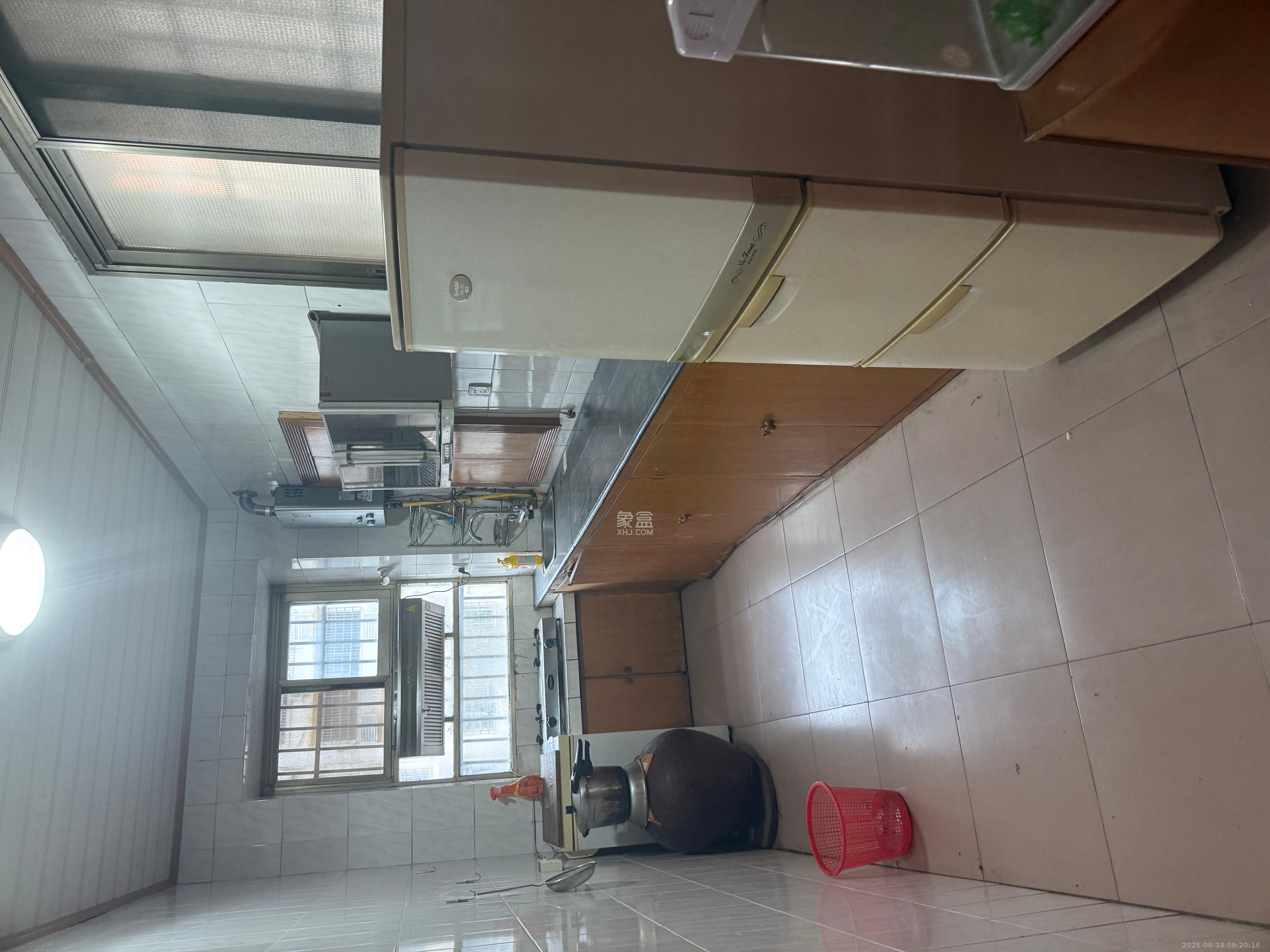 涂家冲社区（涂新小区、农商银行宿舍）  3室2厅1卫   2400.00元/月