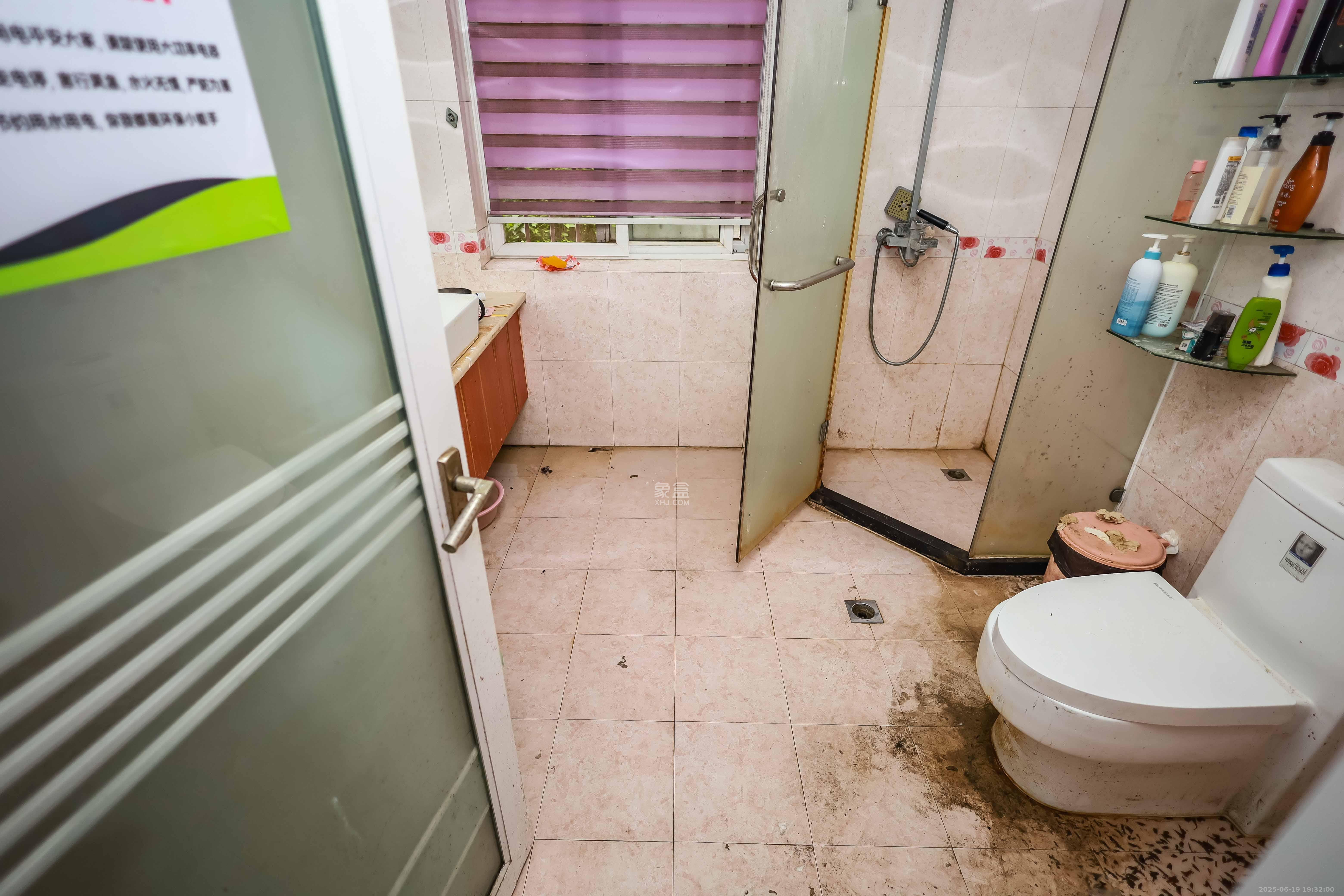 长房西郡 4室2厅2卫 126.8万 长房西郡 4室2厅2卫 126.8万卫生间