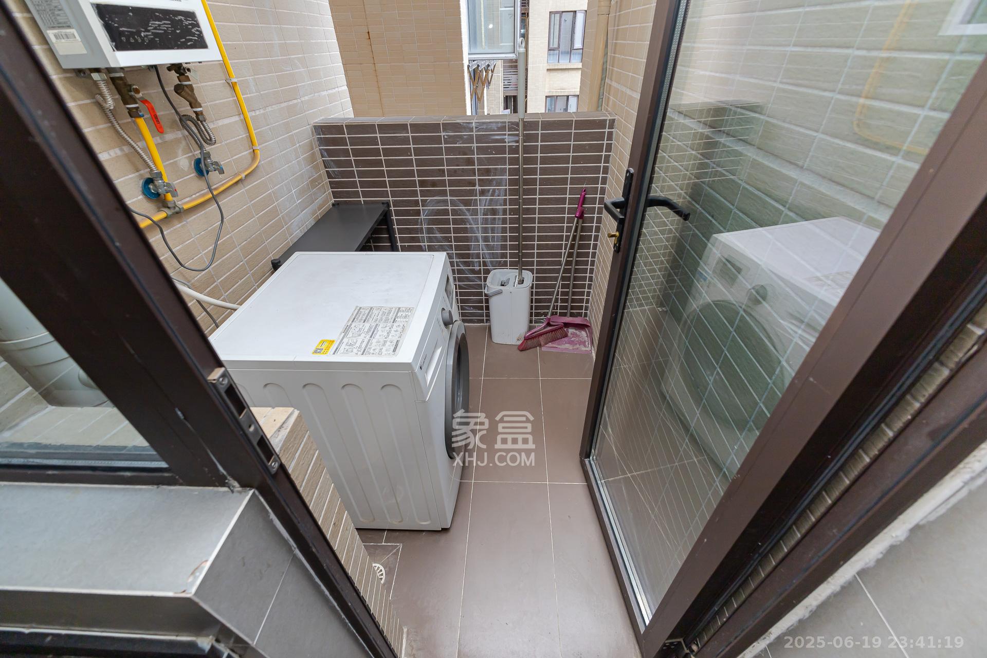 时代倾城二期  2室2厅1卫   66.50万阳台