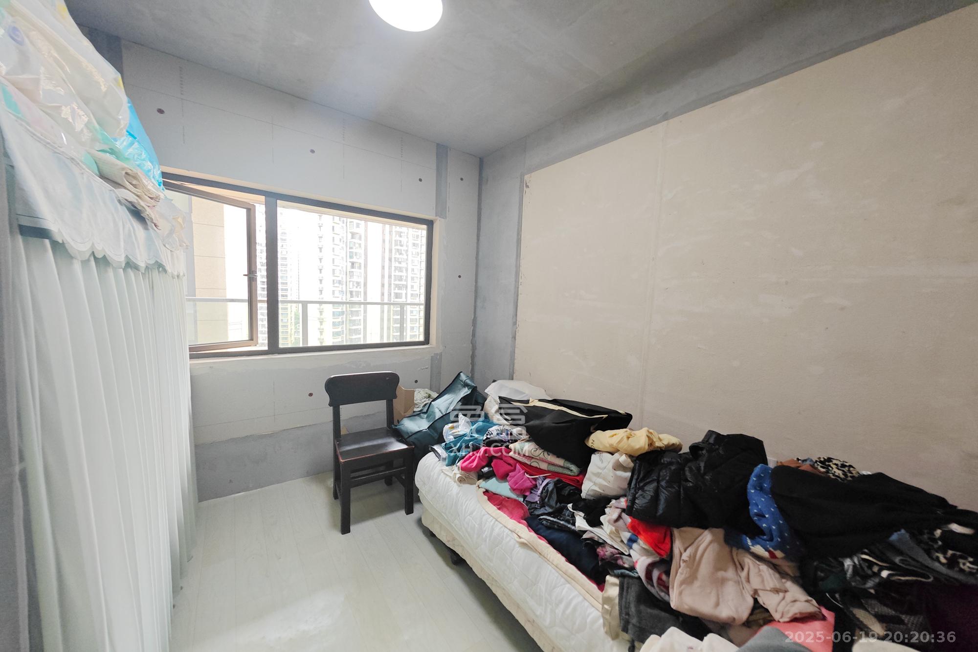 国欣向荣府  4室2厅2卫    155.0万 国欣向荣府  4室2厅2卫    155.0万卧室