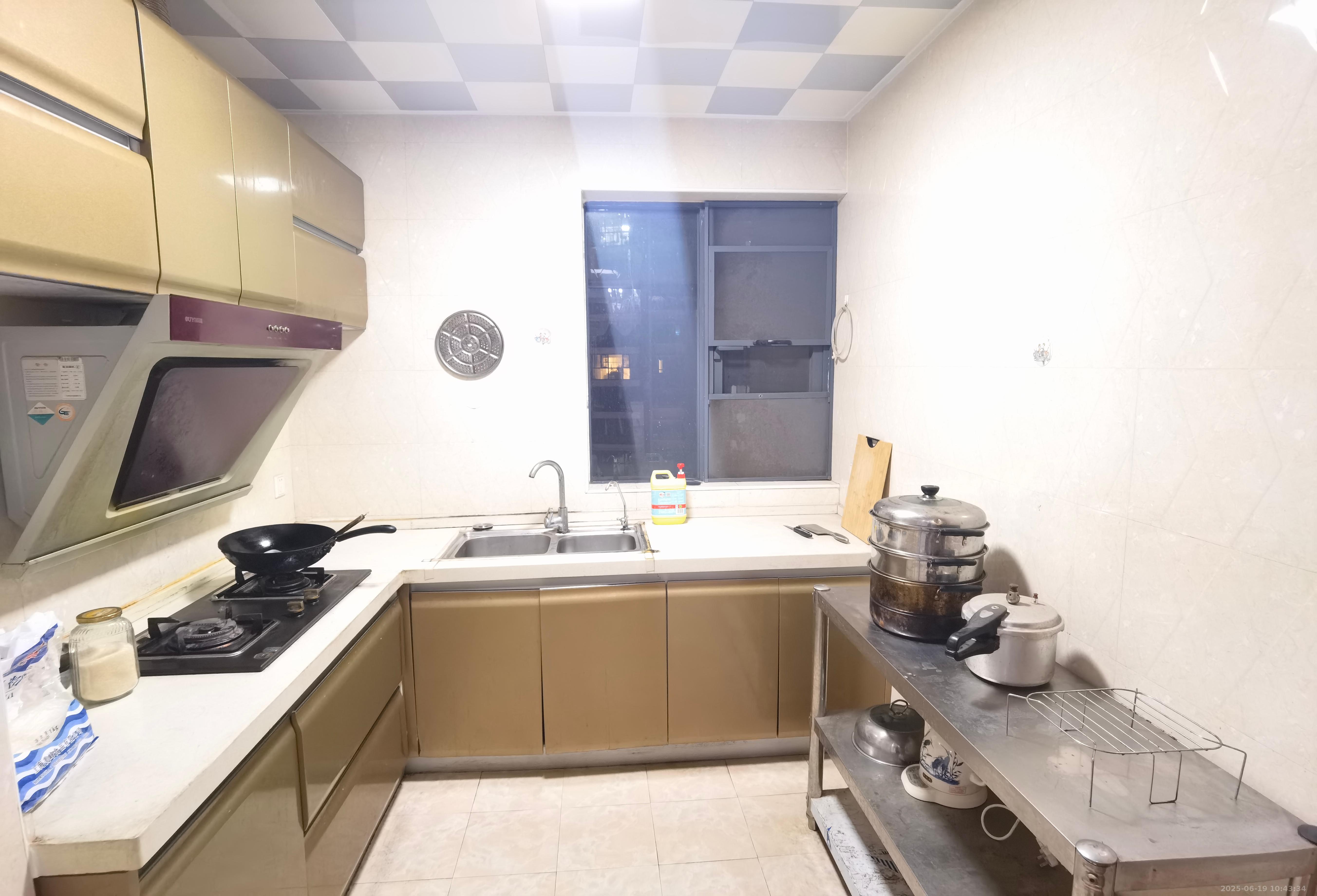 美的城一期 3室2厅2卫 1800.0元/月 美的城一期 3室2厅2卫 1800.0元/月室内图