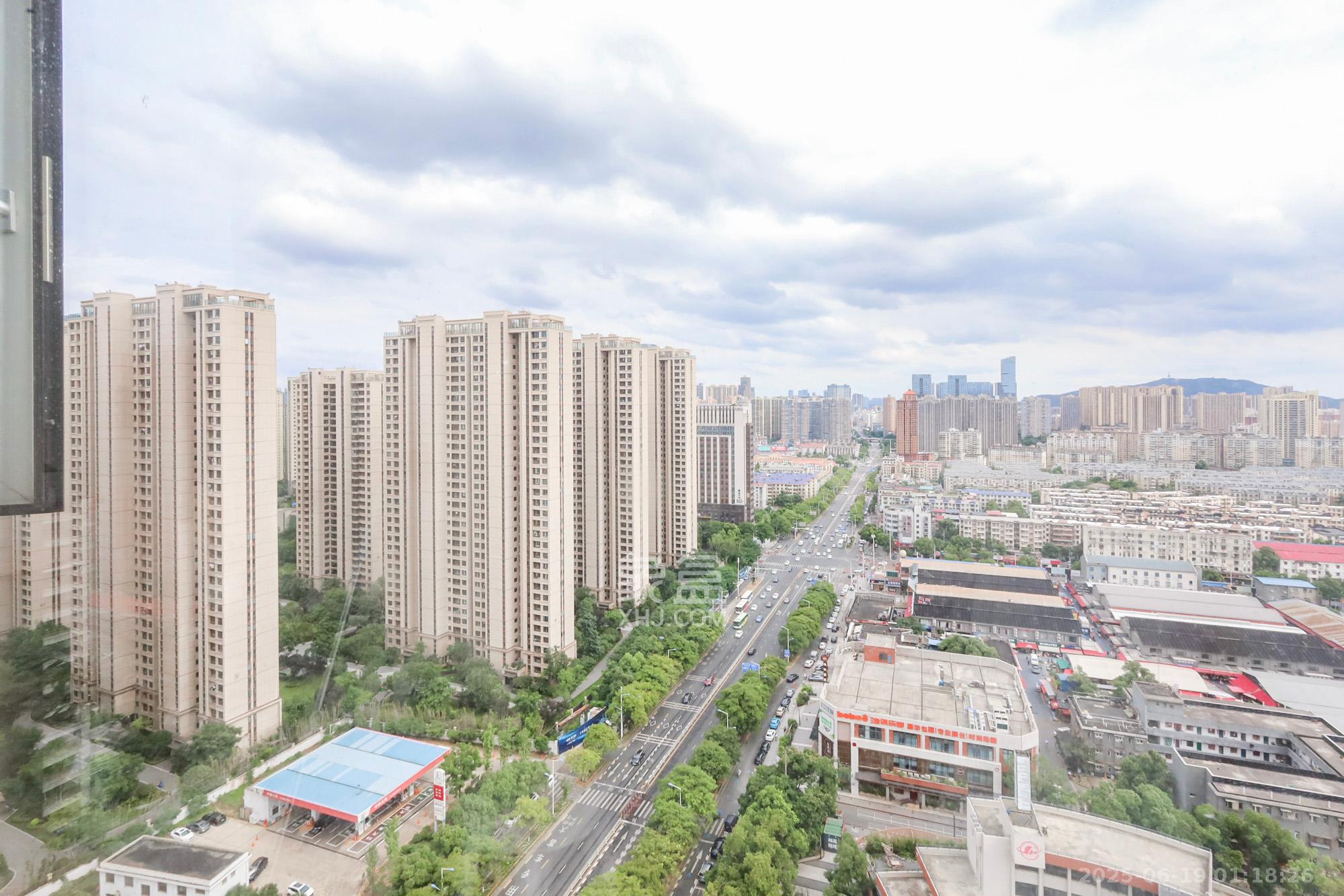 龙湖水晶郦城  3室2厅1卫   135.00万其他