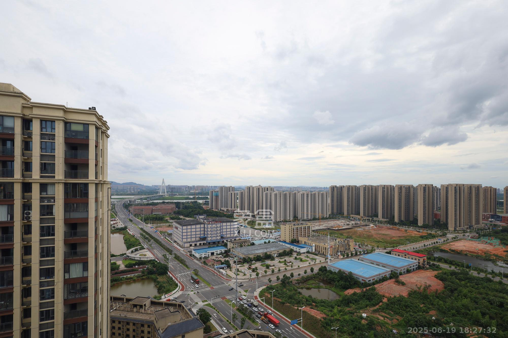 南璟滨江书苑 4室2厅1卫 36.50万 南璟滨江书苑 4室2厅1卫 36.50万其他