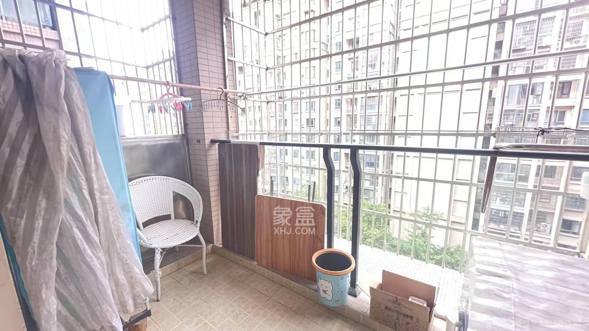 保利花园  3室2厅1卫   1900.00元/月室内图