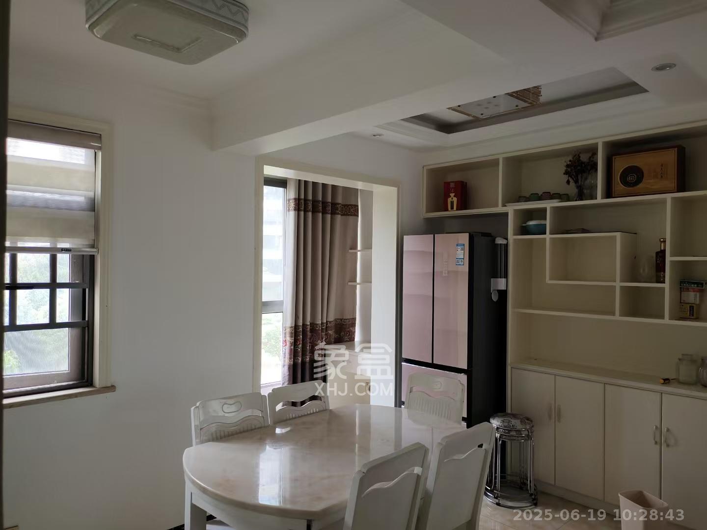 钱隆世家  3室2厅2卫    2200.0元/月室内图