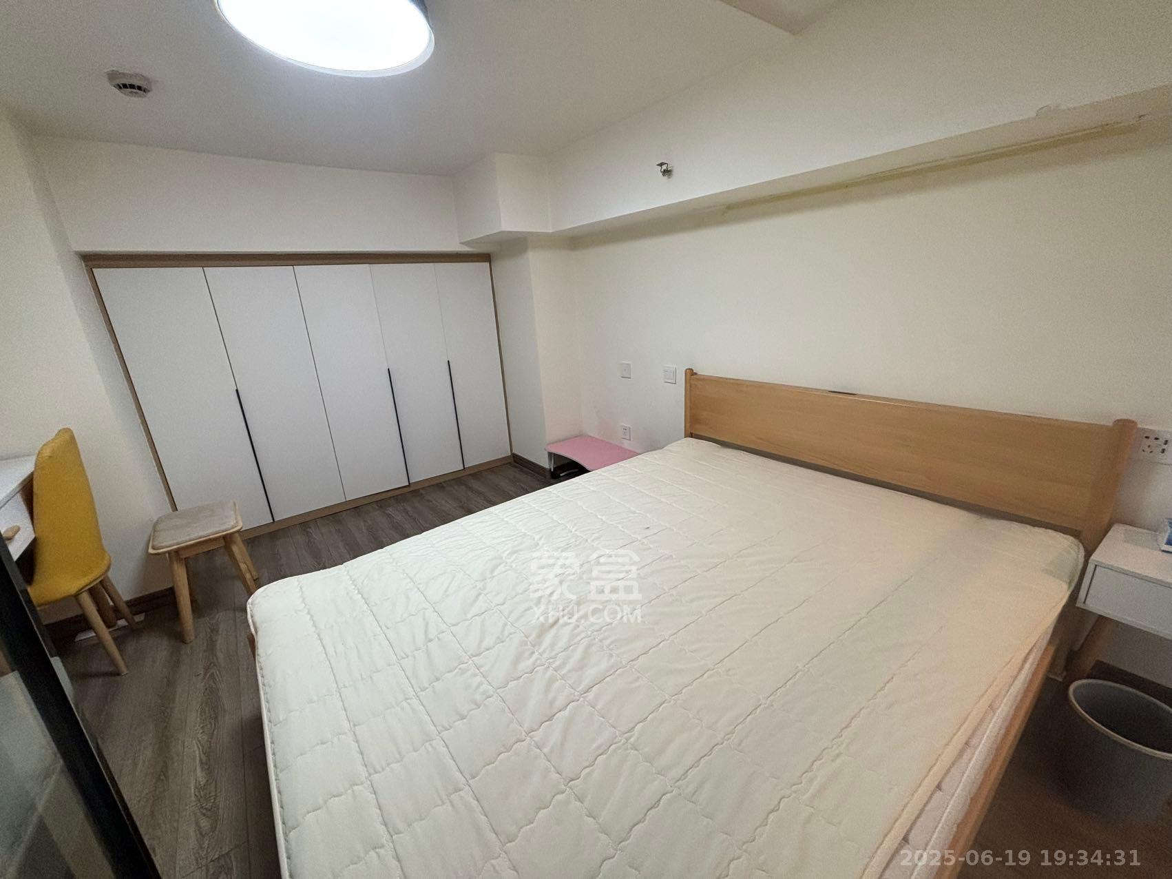 卓越浅水湾  1室1厅1卫   1800.00元/月室内图