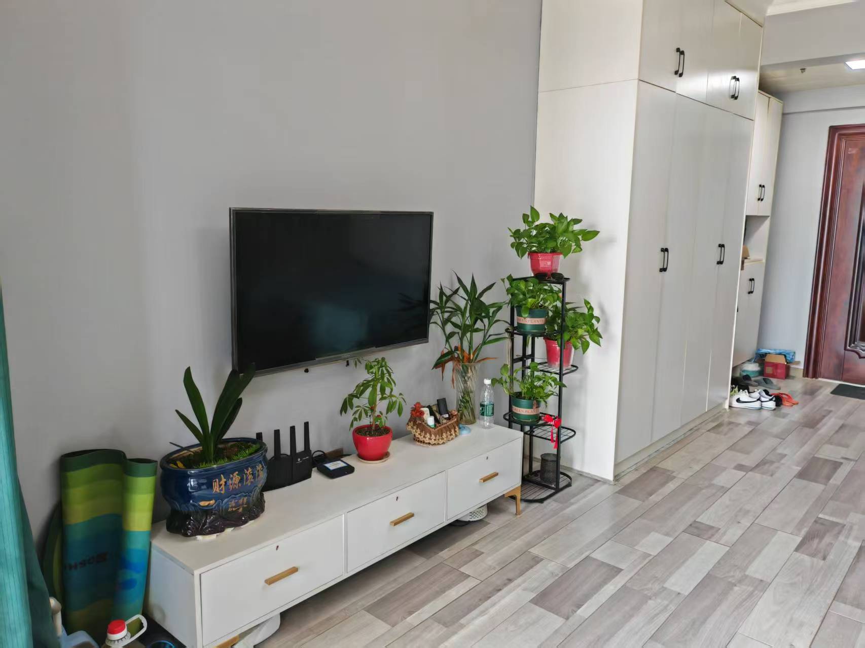 盛世时代广场 1室1厅1卫 1300.0元/月 盛世时代广场 1室1厅1卫 1300.0元/月室内图