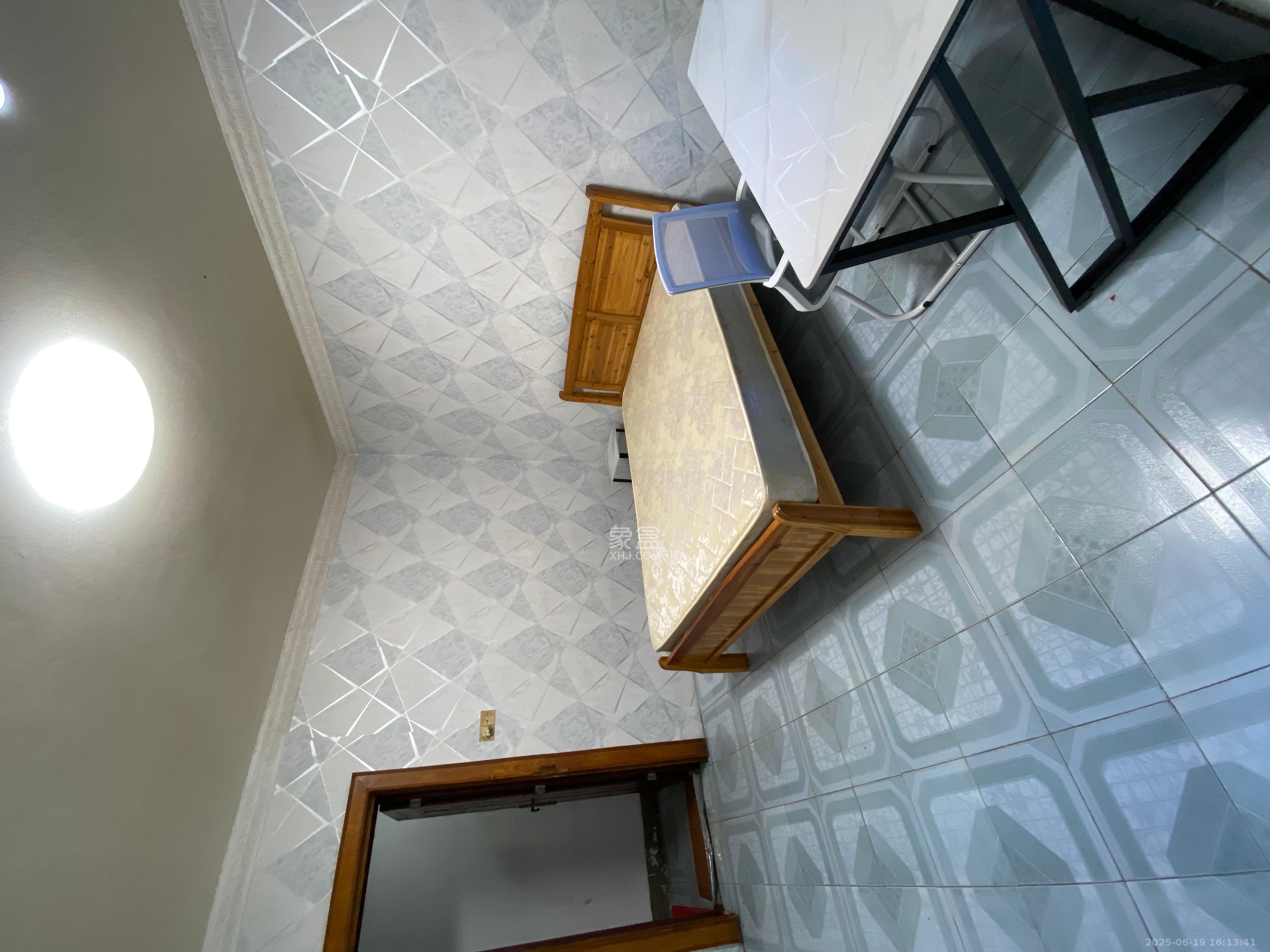 新兴小区(杨家山社区) 1室1厅1卫 850.0元/月 新兴小区(杨家山社区) 1室1厅1卫 850.0元/月室内图