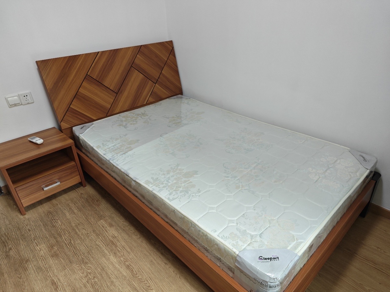 江畔人家  1室0厅0卫   2800.00元/月室内图