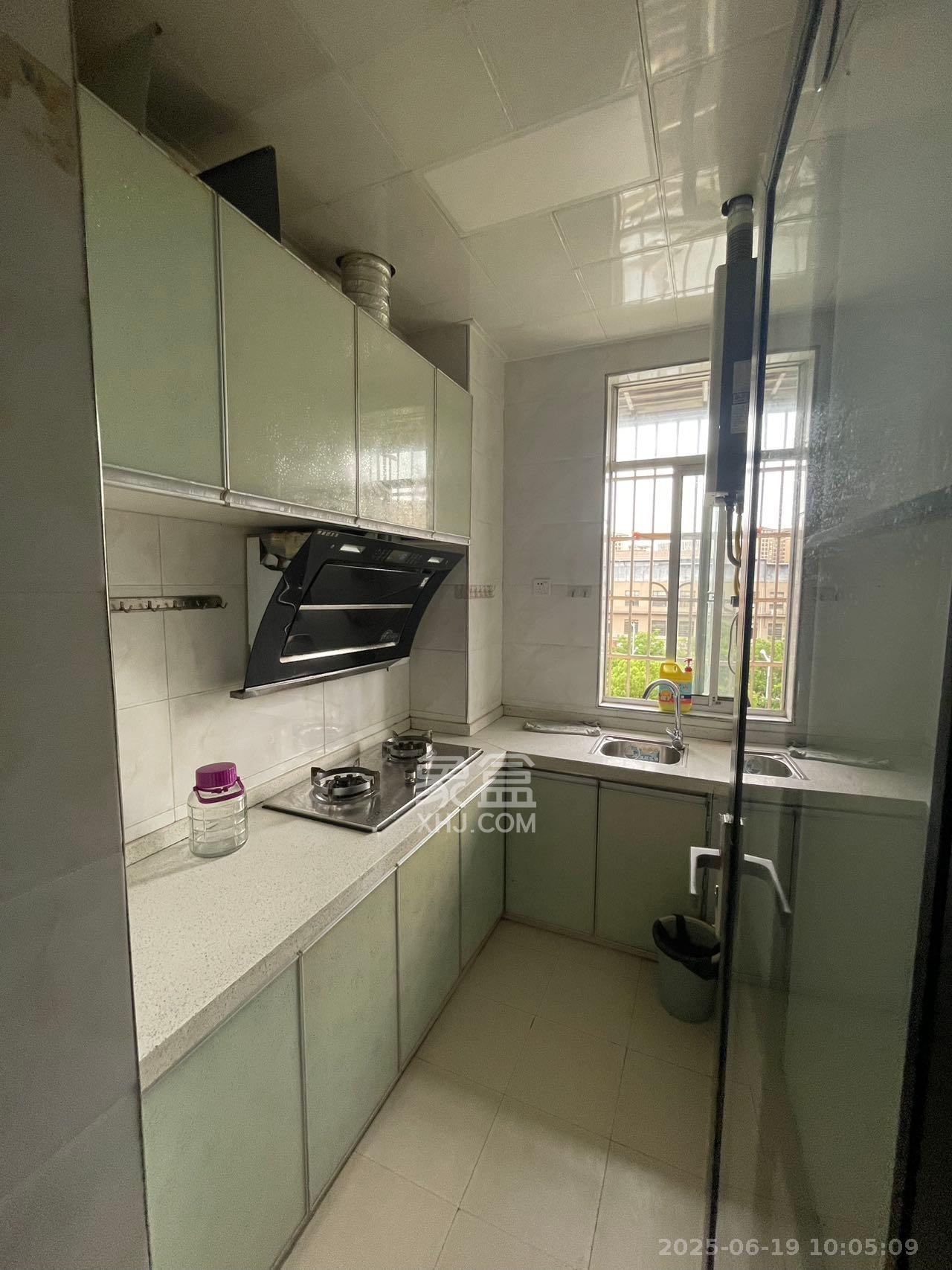 先锋新宇  2室1厅1卫    1100.0元/月 先锋新宇  2室1厅1卫    1100.0元/月室内图