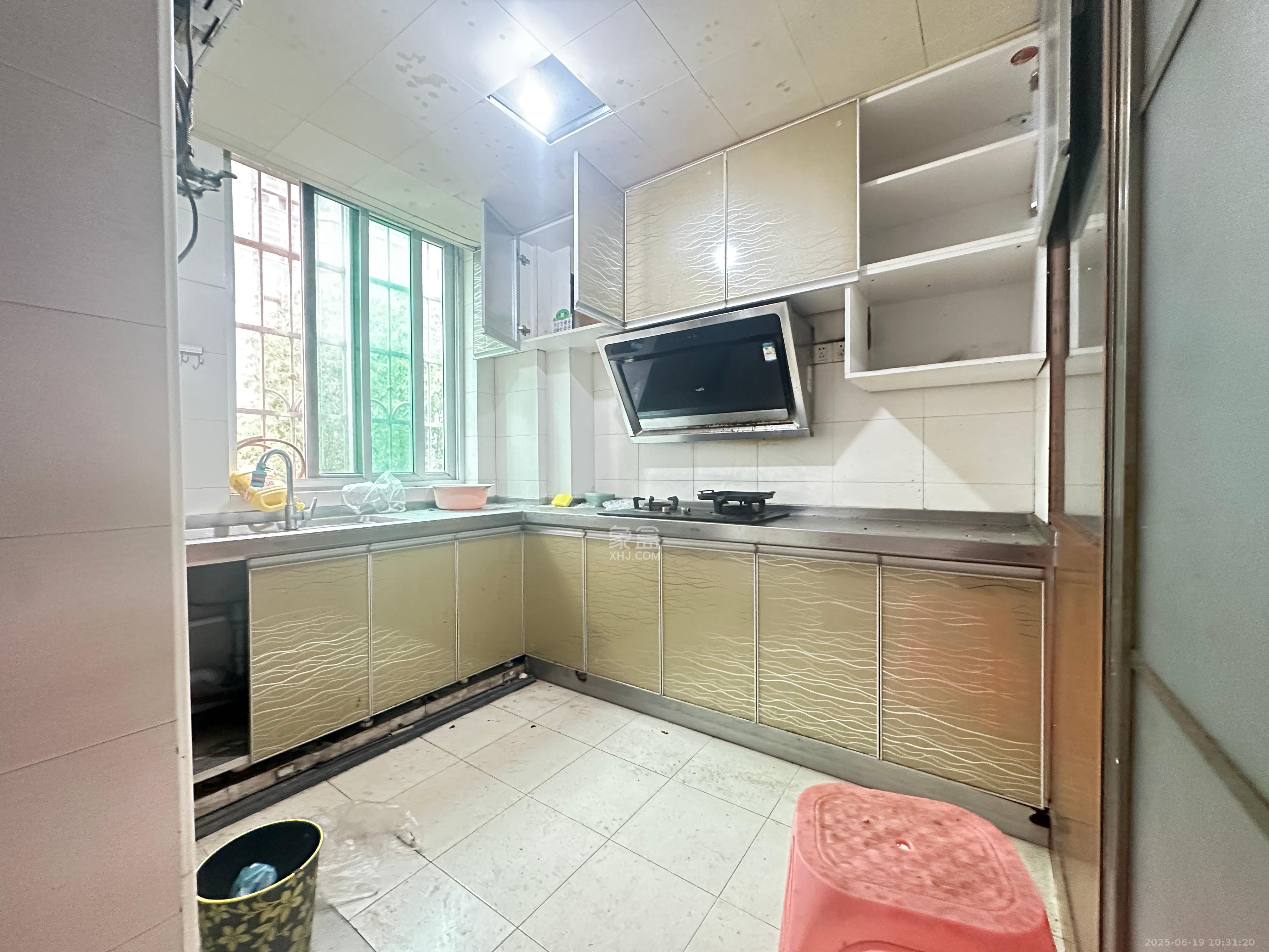 恩瑞麓山名园(龙王港小区) 3室2厅2卫 2200.0元/月 恩瑞麓山名园(龙王港小区) 3室2厅2卫 2200.0元/月室内图