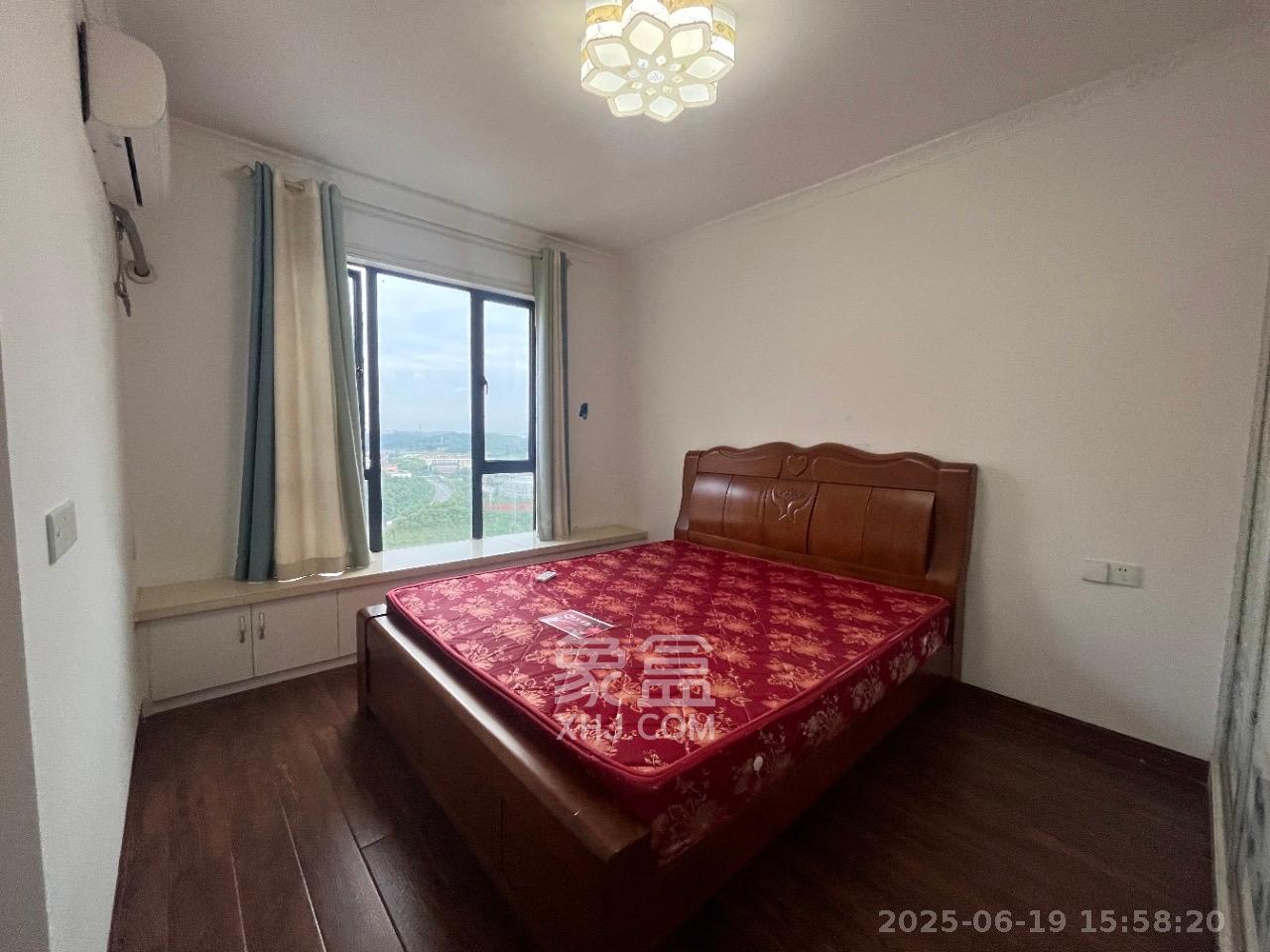 南庭城果 4室2厅2卫 2800.0元/月 南庭城果 4室2厅2卫 2800.0元/月室内图