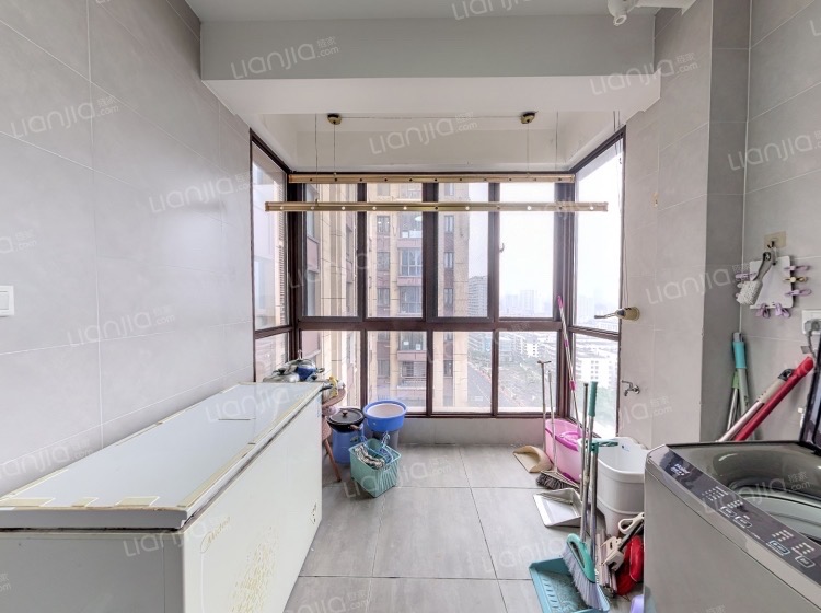 海航豪庭北苑 4室2厅4卫 9000.0元/月 海航豪庭北苑 4室2厅4卫 9000.0元/月室内图