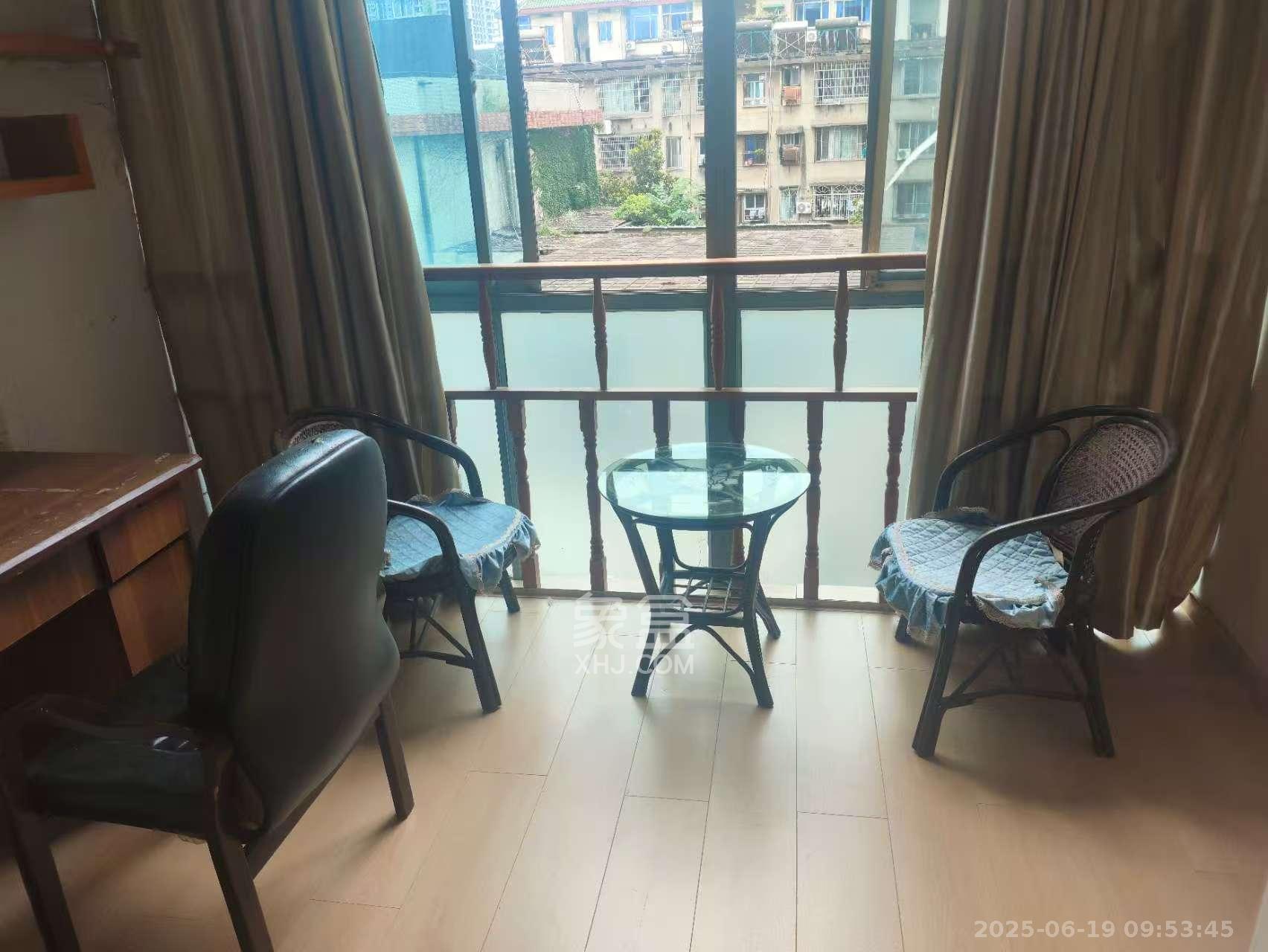 湘凯综合楼  1室0厅0卫    1600.0元/月 湘凯综合楼  1室0厅0卫    1600.0元/月