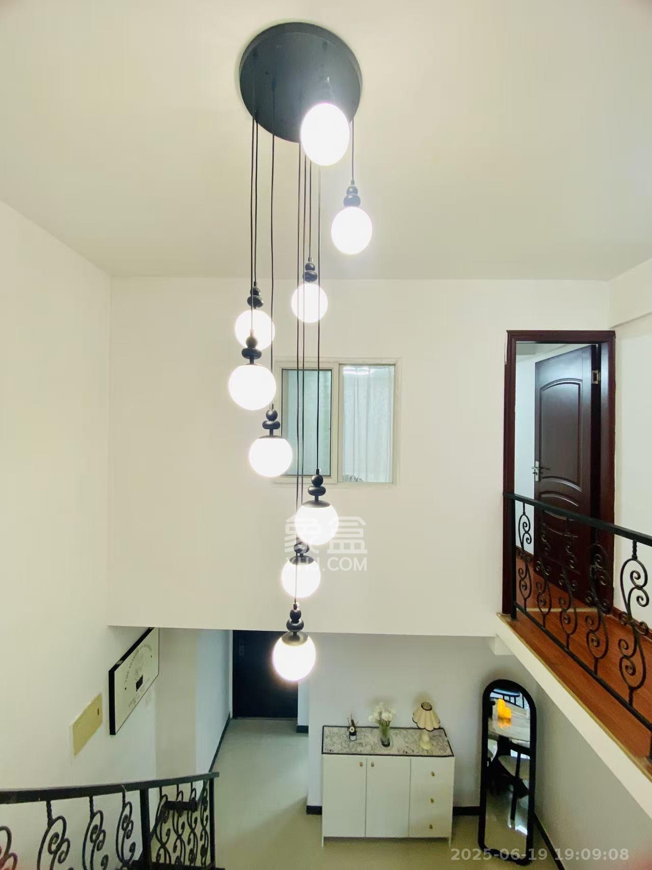 华菱蓝调国际（华菱.香墅美地）  1室2厅1卫    2400.0元/月室内图