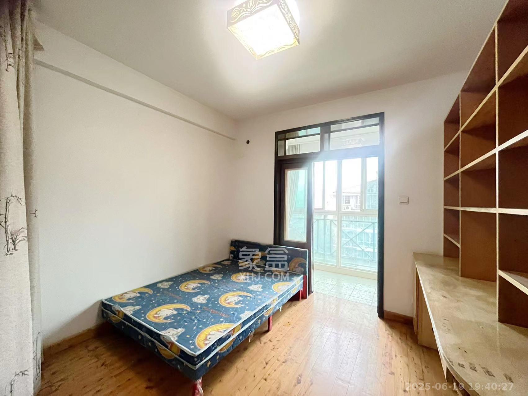 格林星城 3室2厅2卫 2500.0元/月 格林星城 3室2厅2卫 2500.0元/月室内图