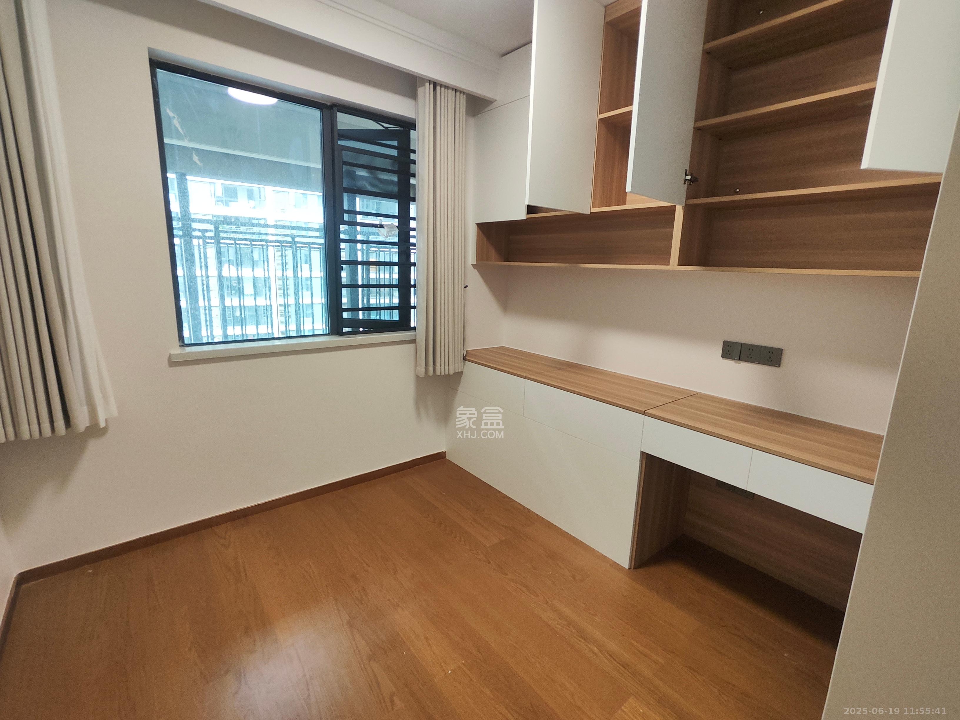 旭辉雨花郡  3室2厅2卫   4500.00元/月室内图