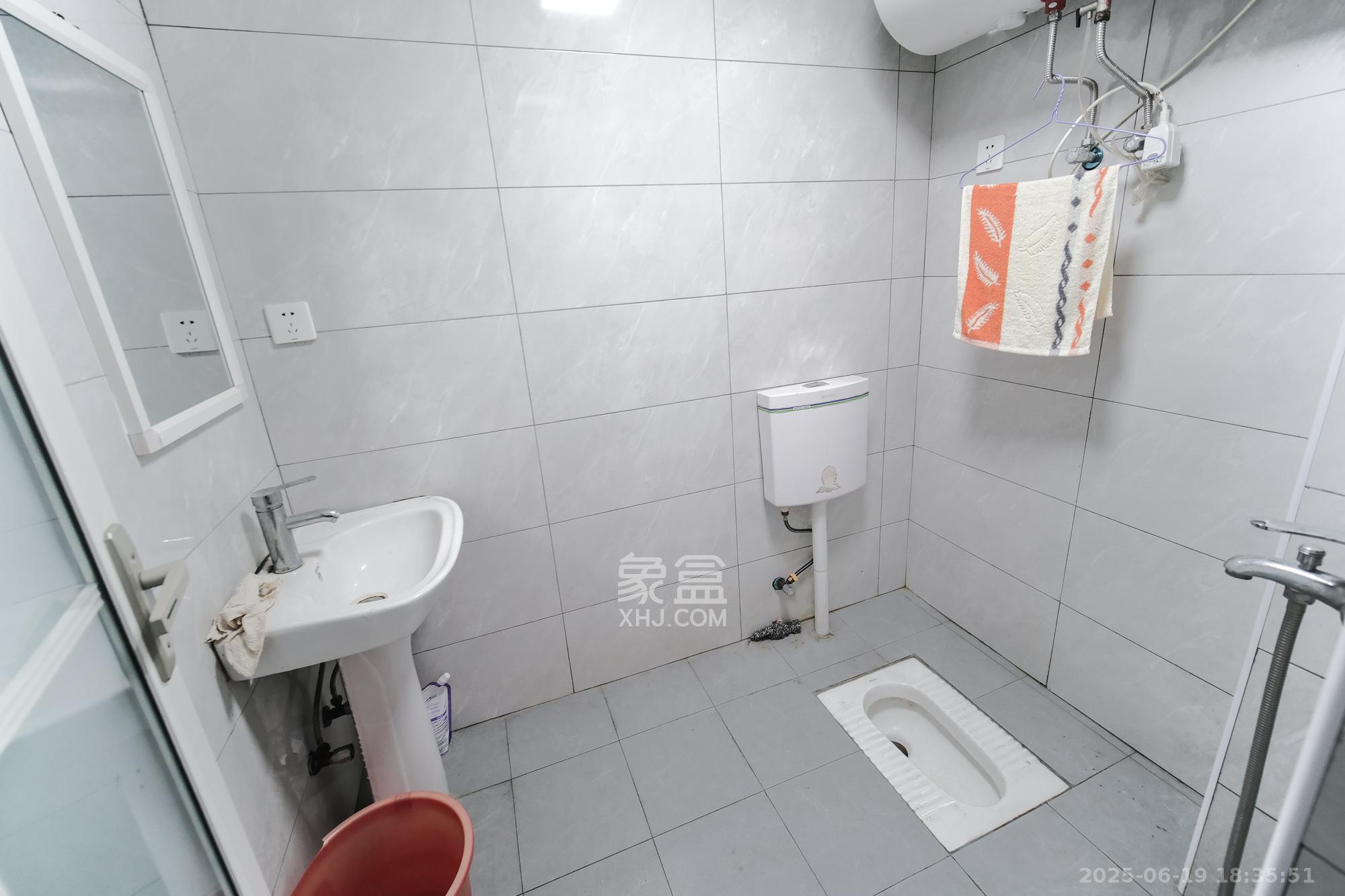 山水湾  3室2厅2卫    90.0万 山水湾  3室2厅2卫    90.0万卫生间