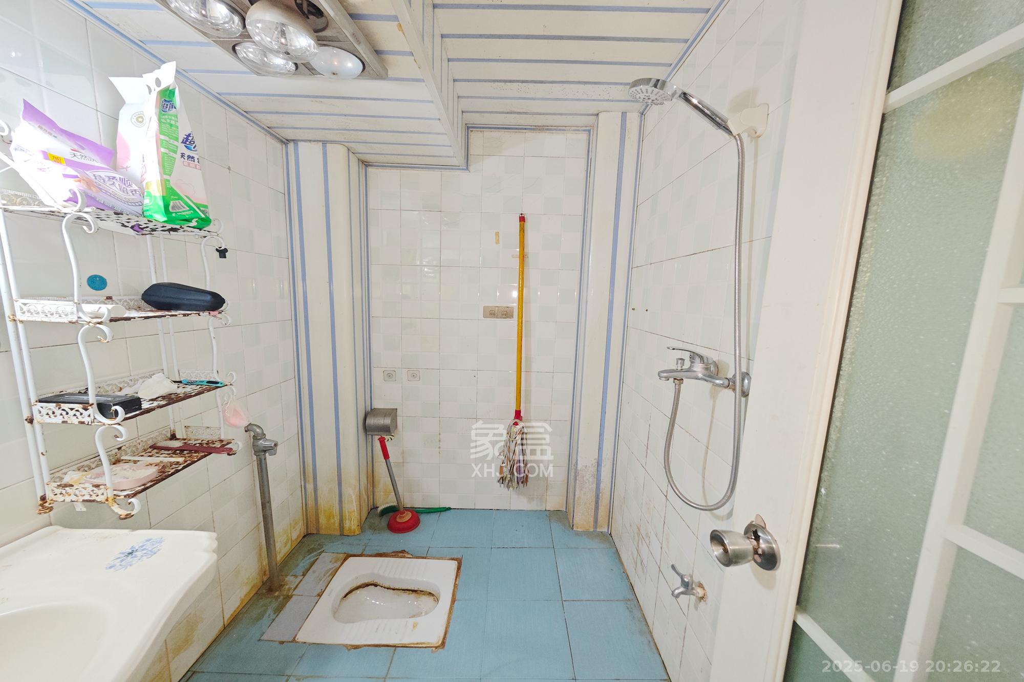 怡景民居 3室2厅1卫 63.8万 怡景民居 3室2厅1卫 63.8万其他