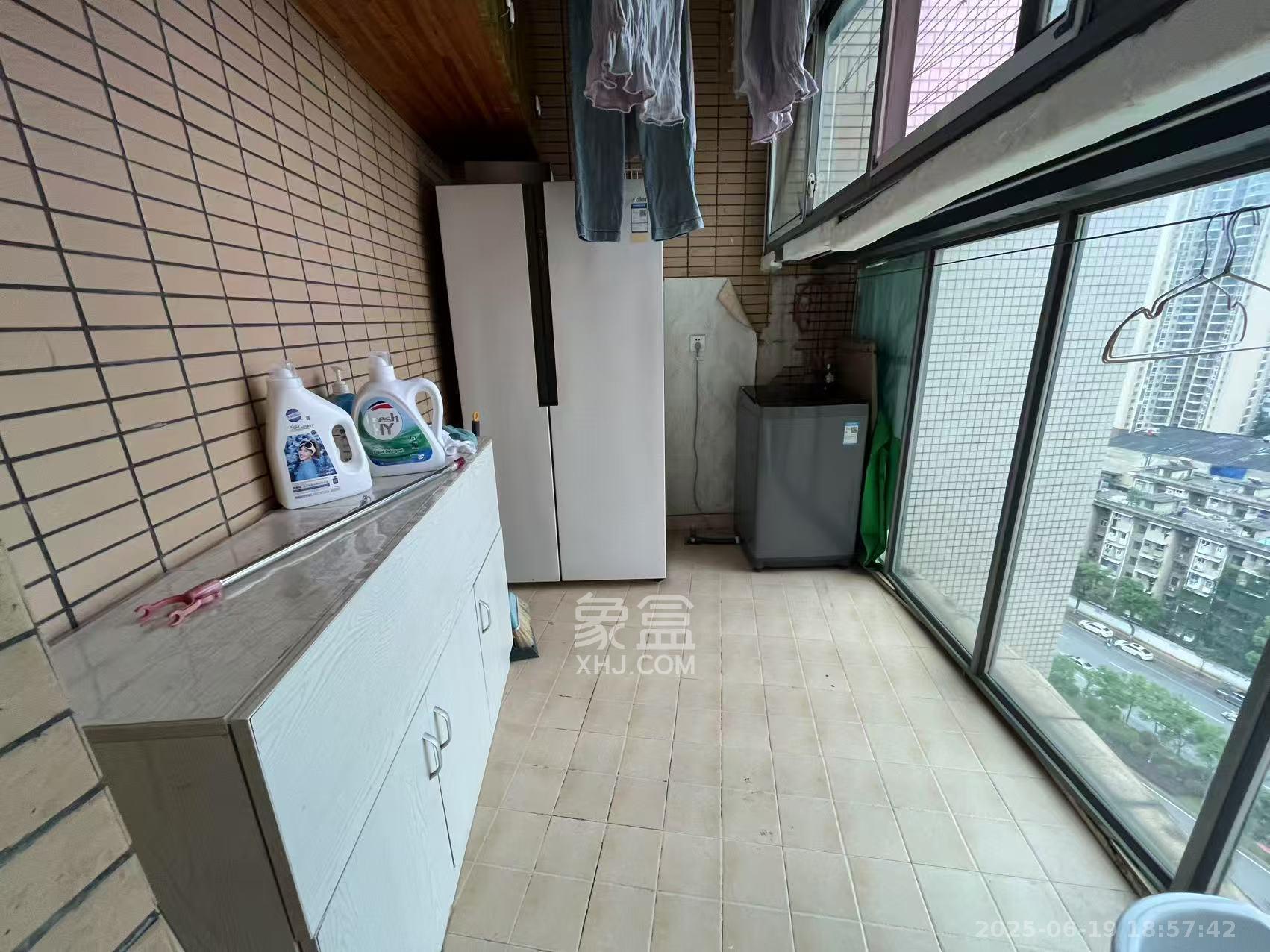 新城新世界一二三期  3室1厅1卫   2600.00元/月室内图