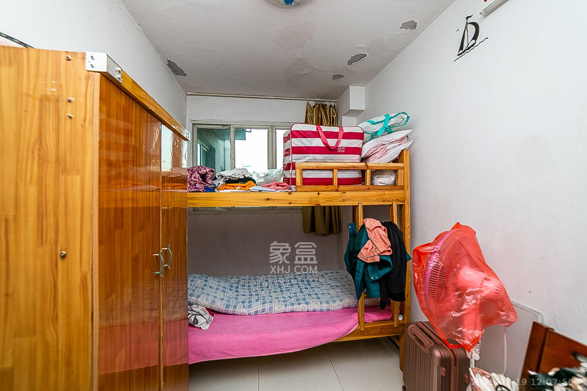 巧克力空间(建鸿达现代大厦) 3室1厅1卫 1800.0元/月 巧克力空间(建鸿达现代大厦) 3室1厅1卫 1800.0元/月室内图