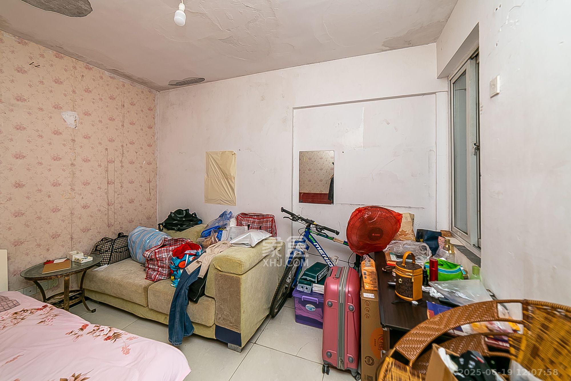 巧克力空间(建鸿达现代大厦) 3室1厅1卫 1800.0元/月 巧克力空间(建鸿达现代大厦) 3室1厅1卫 1800.0元/月室内图