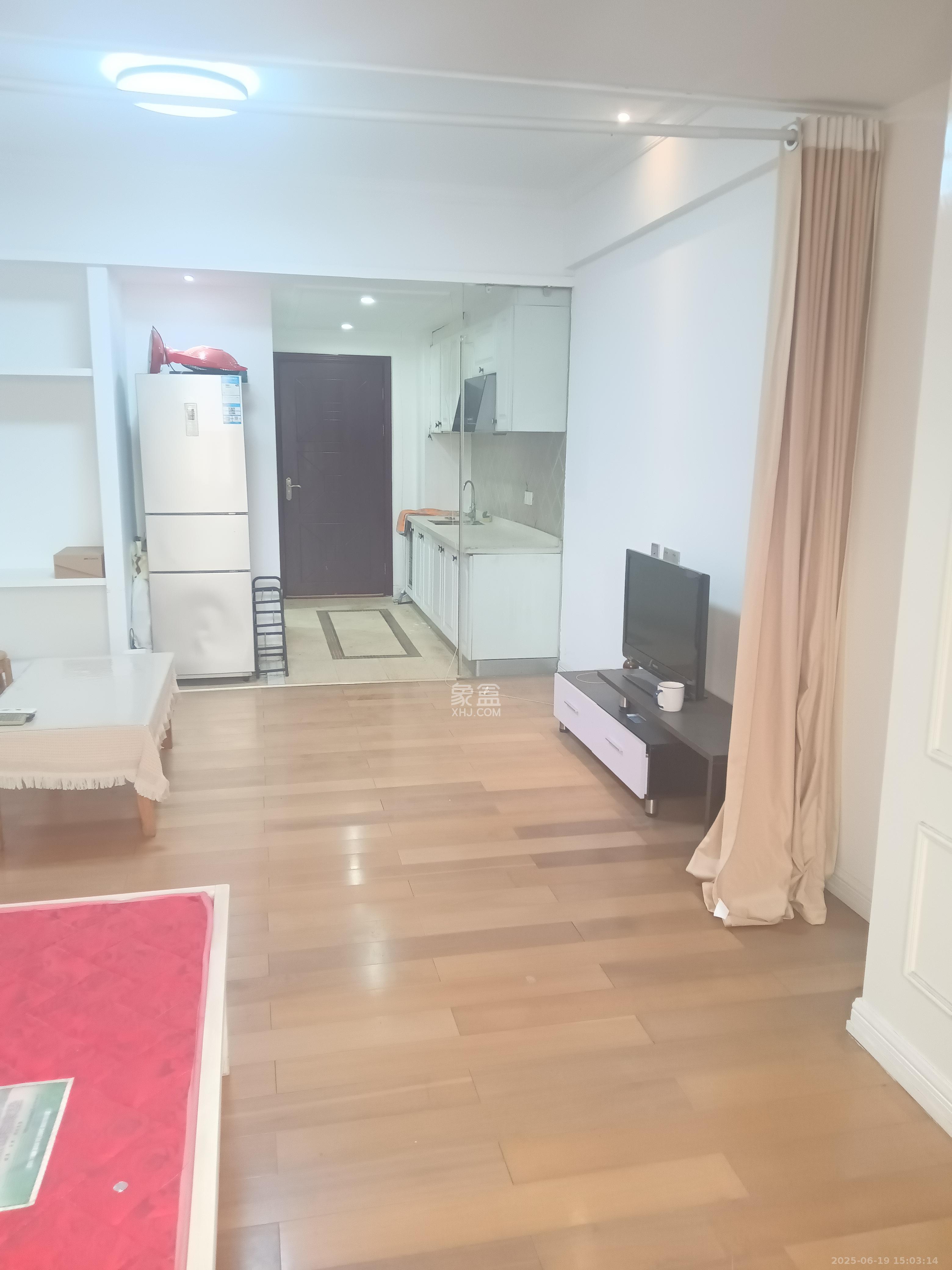 沁园春御院 1室1厅1卫 1700.0元/月 沁园春御院 1室1厅1卫 1700.0元/月室内图