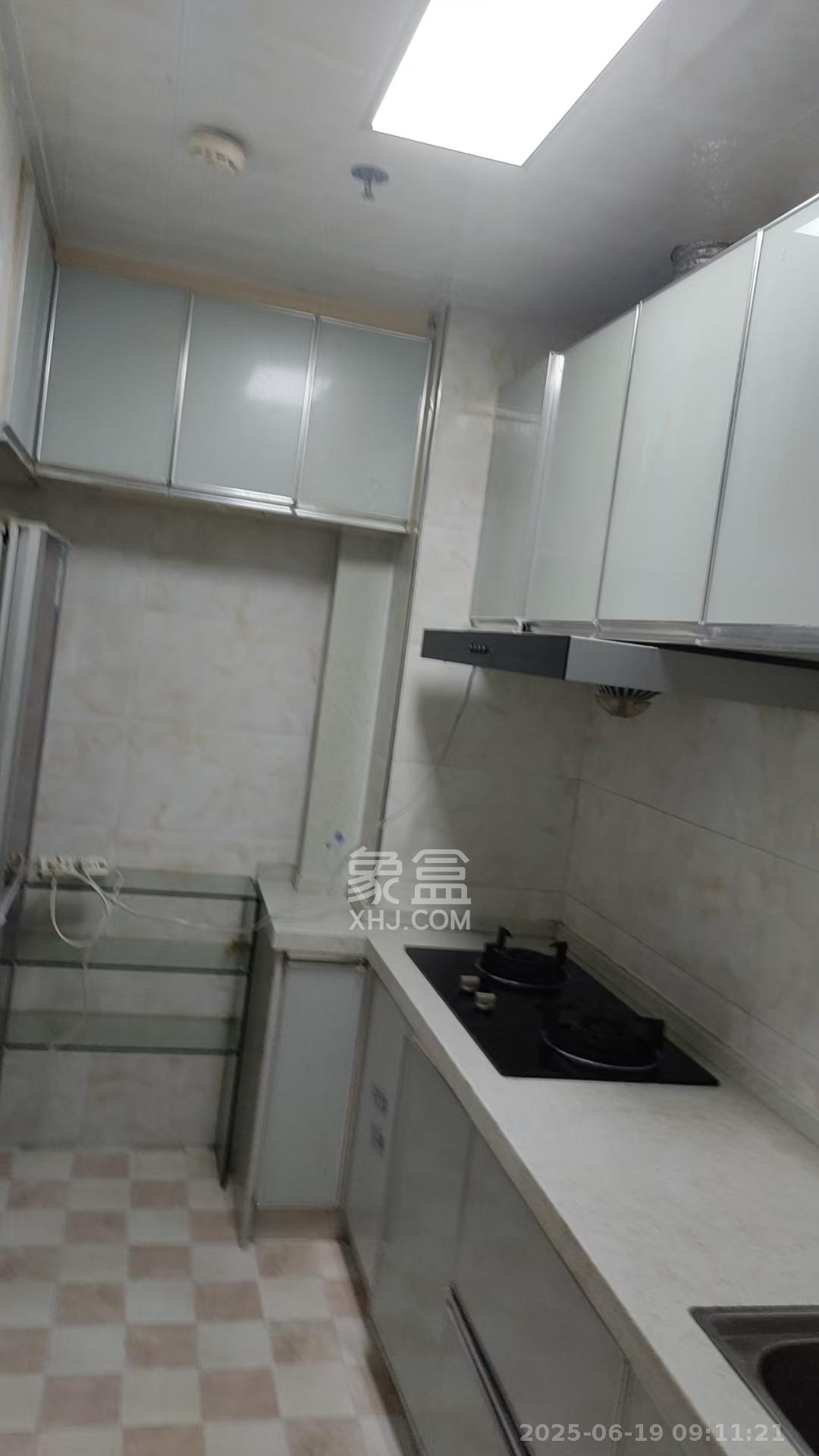 华润五彩城  2室1厅1卫    2000.0元/月 华润五彩城  2室1厅1卫    2000.0元/月室内图