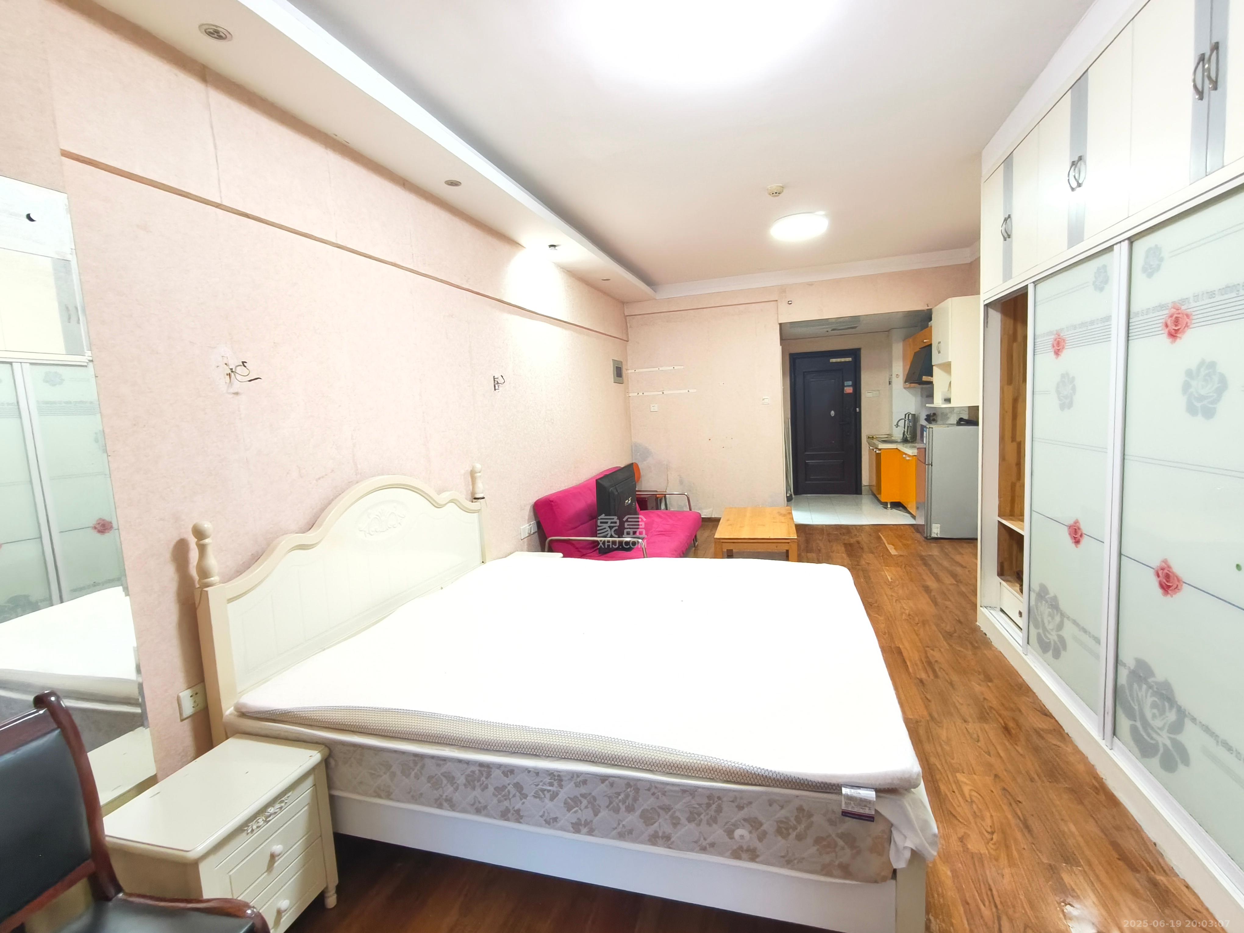 七彩丽都  1室1厅1卫   2000.00元/月室内图