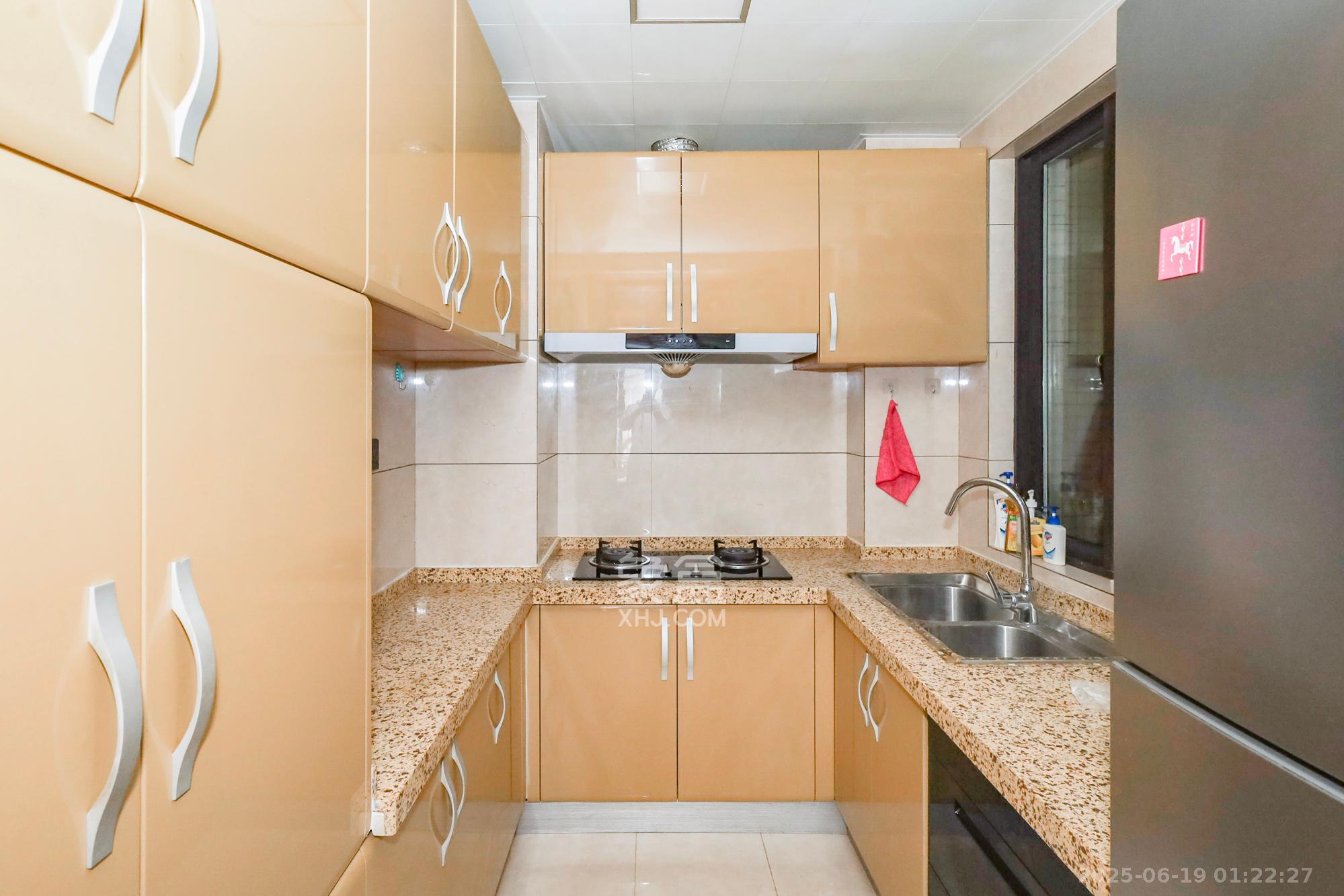 钰龙天下二期(钰龙佳园) 3室2厅2卫 198.0万 钰龙天下二期(钰龙佳园) 3室2厅2卫 198.0万厨房