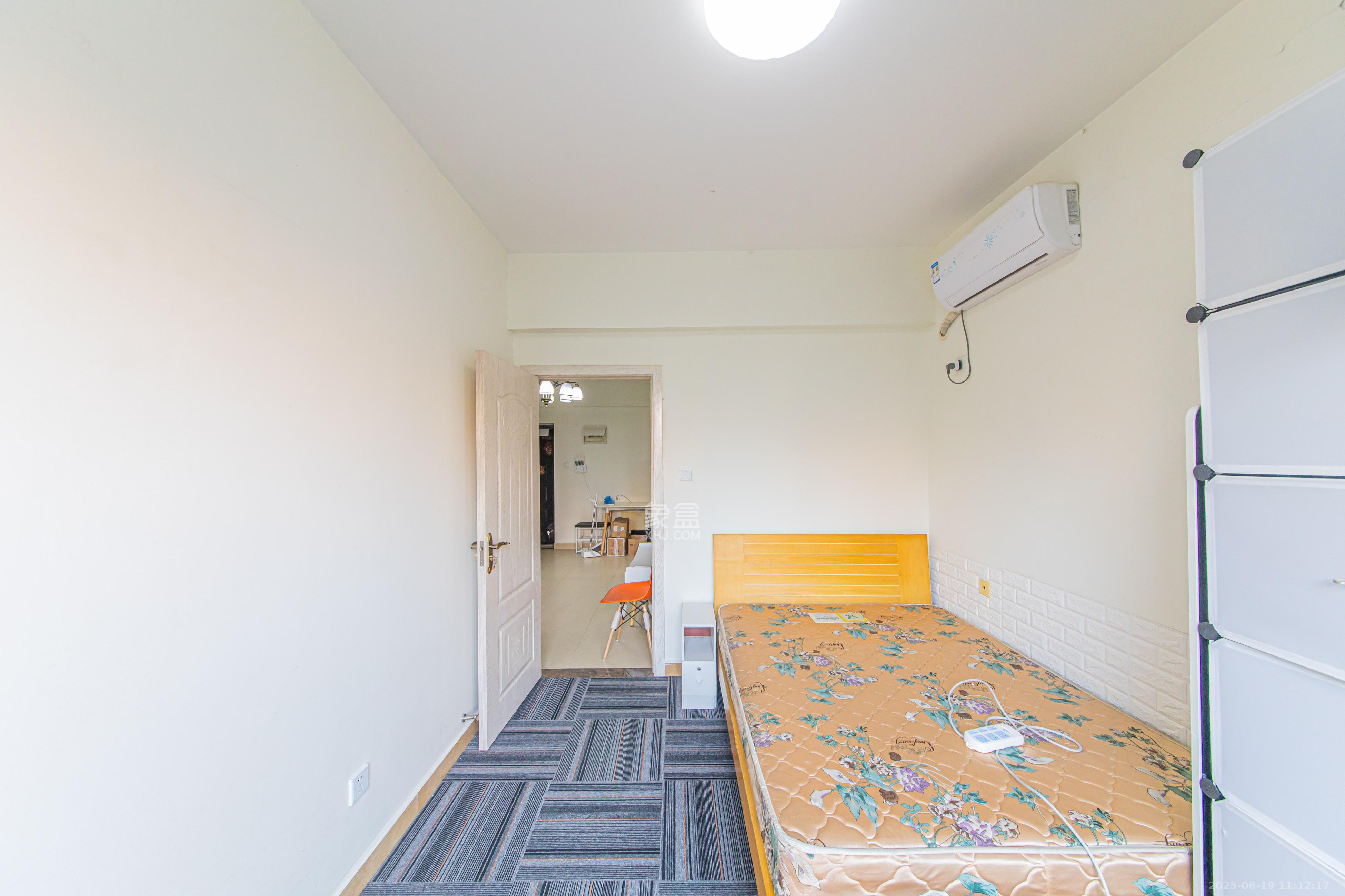 绿地公馆（绿地名邸）  1室1厅1卫    61.0万卧室