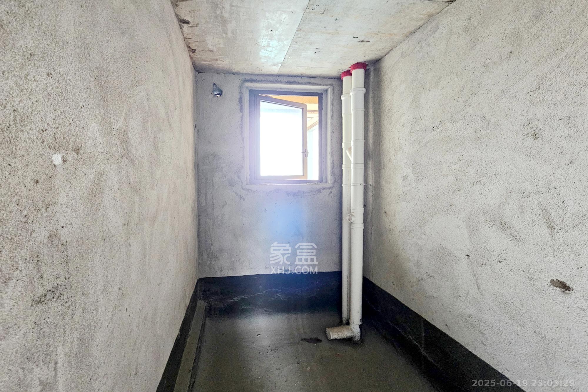 明昇壹城(明昇时代广场)二期  5室2厅3卫    218.0万 明昇壹城(明昇时代广场)二期  5室2厅3卫    218.0万卫生间