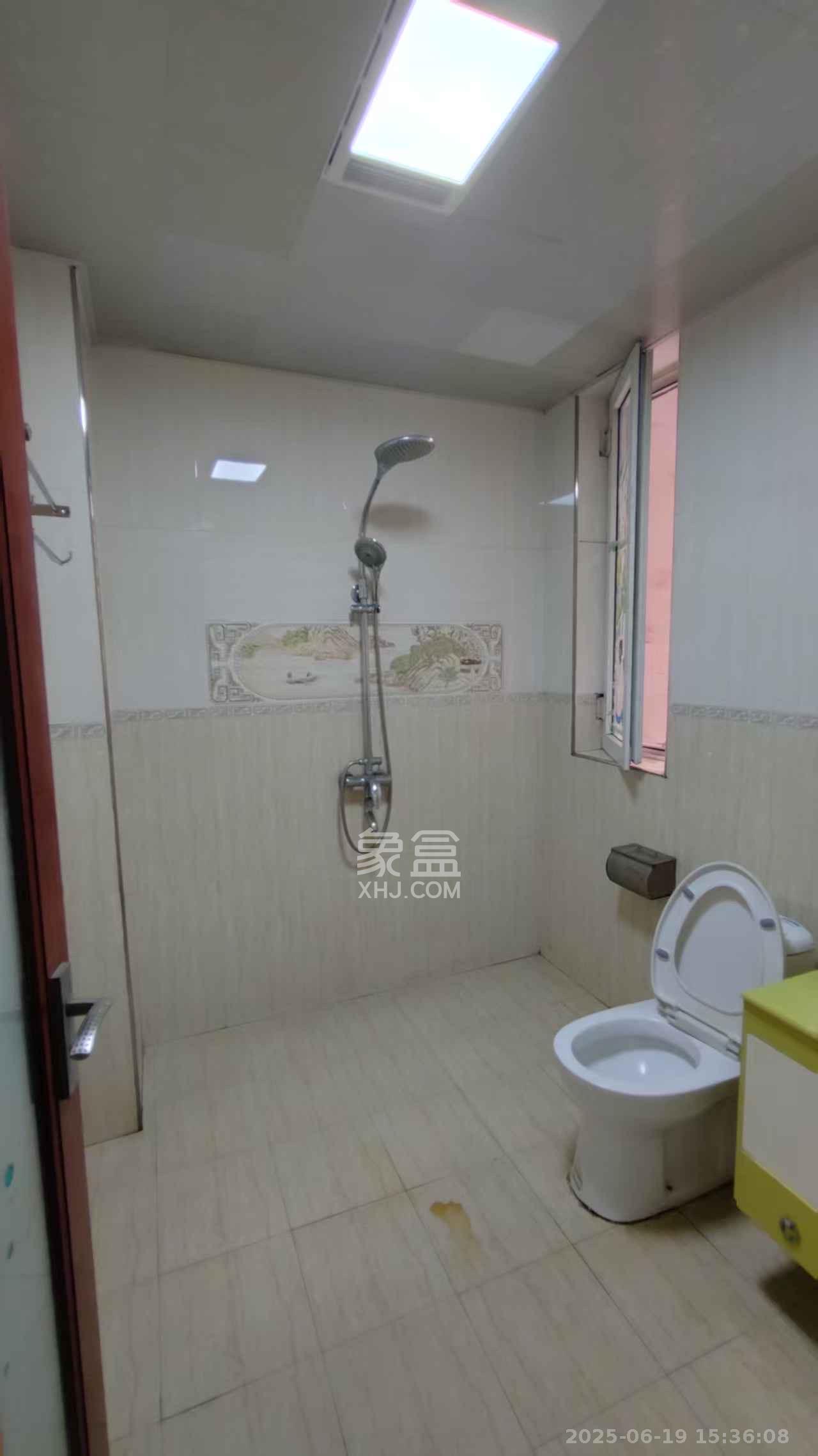 圣力华苑  3室2厅1卫   1650.00元/月室内图