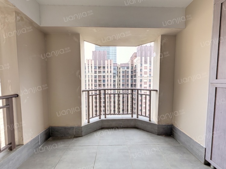 海航豪庭北苑 4室2厅4卫 9000.0元/月 海航豪庭北苑 4室2厅4卫 9000.0元/月室内图