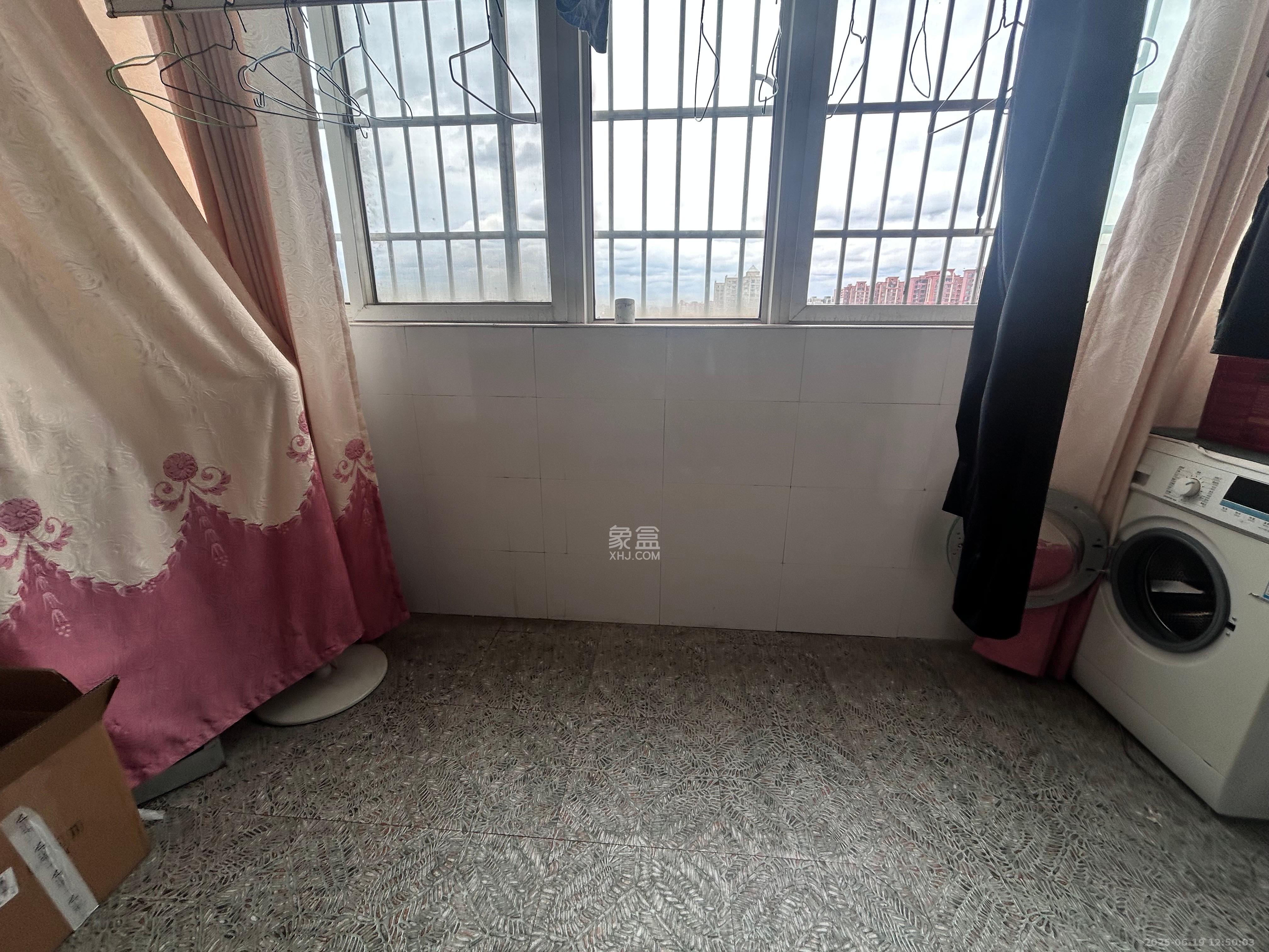 未来蜂巢  3室2厅2卫   1650.00元/月室内图