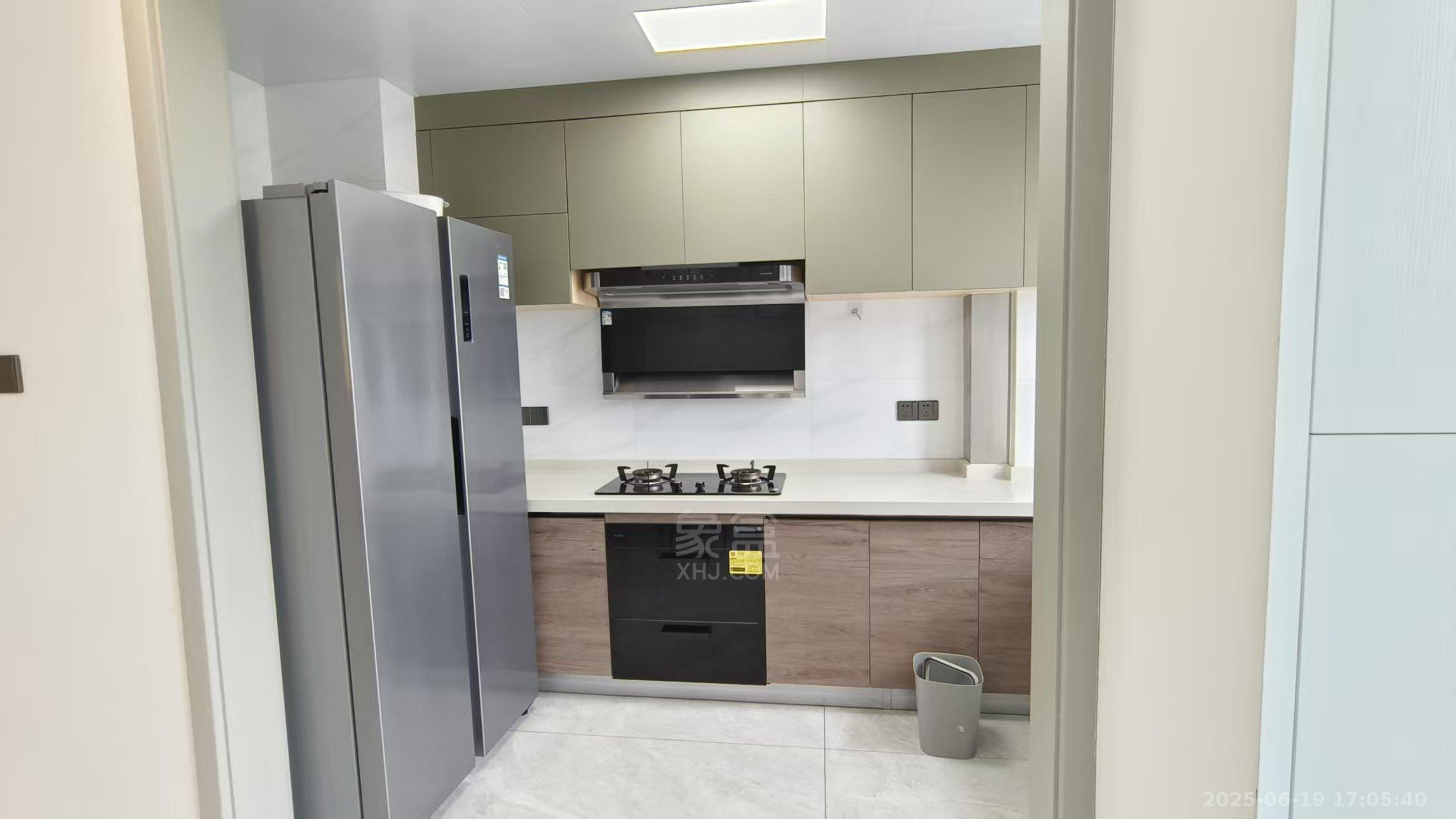 中泰财富湘江 3室2厅2卫 2800.0元/月 中泰财富湘江 3室2厅2卫 2800.0元/月室内图