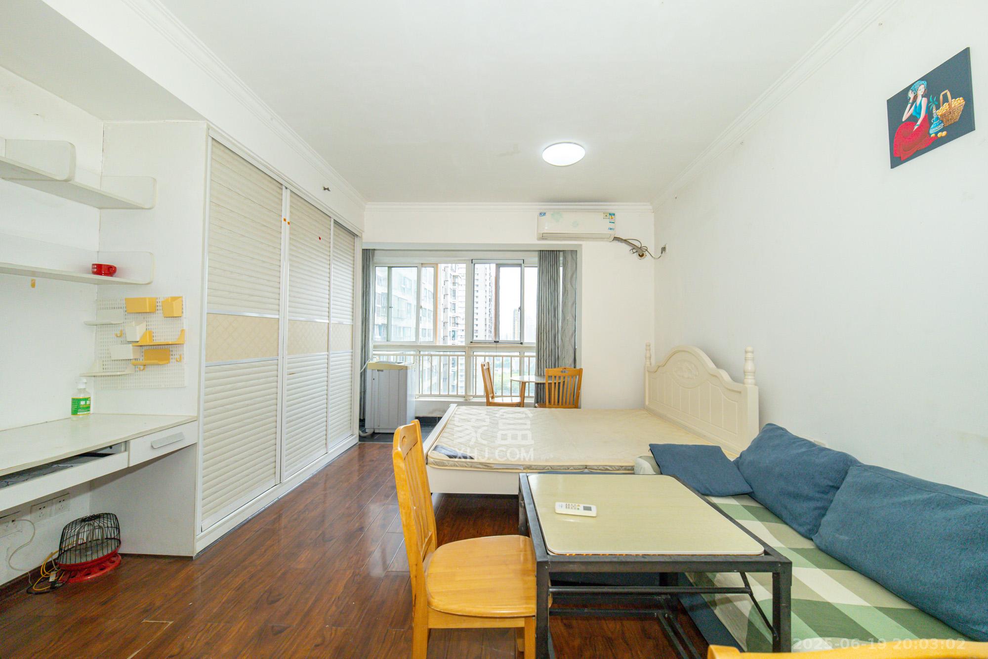 时代星城 1室1厅1卫 21.8万 时代星城 1室1厅1卫 21.8万客厅