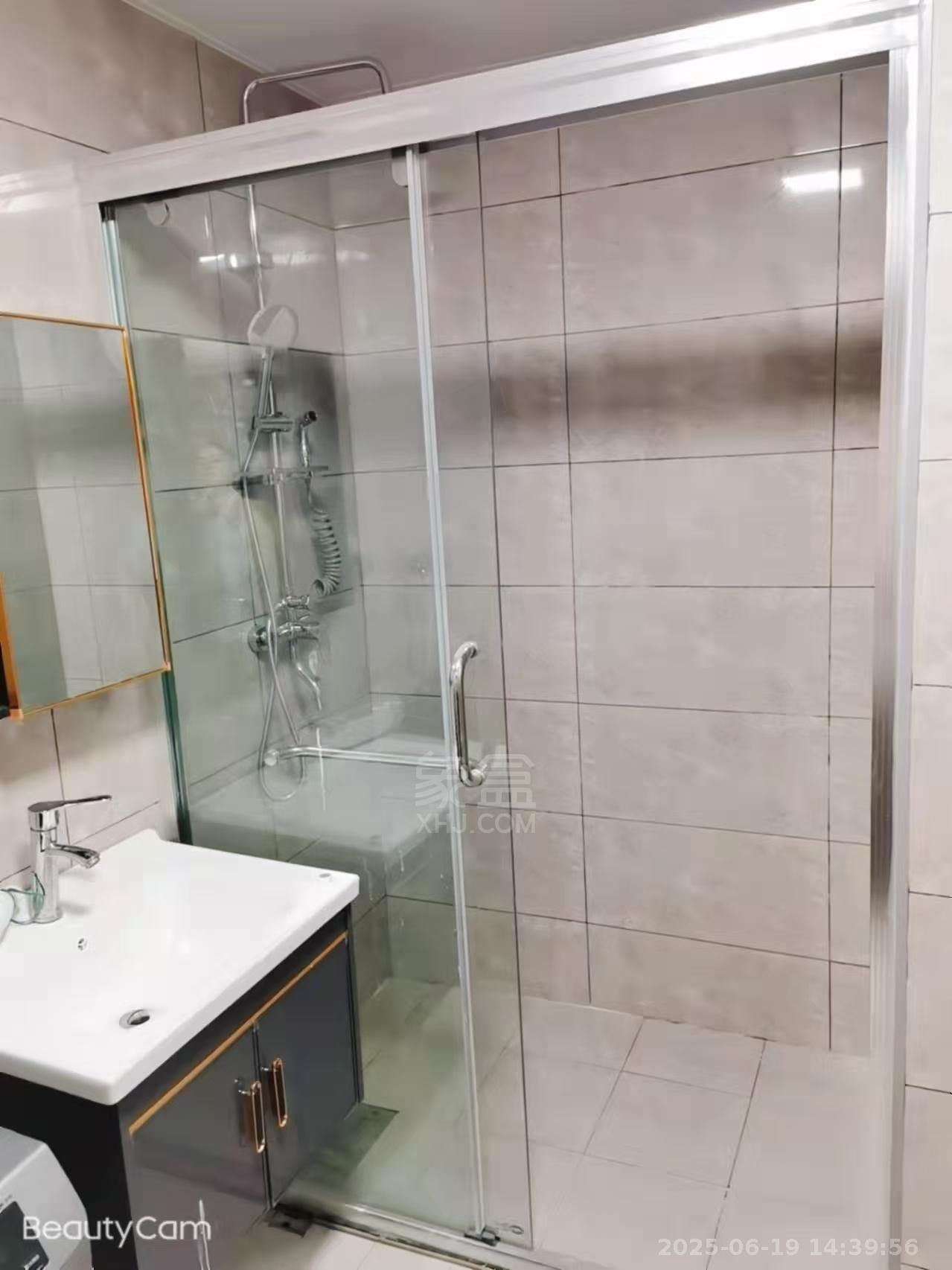 朗廷览江 1室1厅1卫 1700.0元/月 朗廷览江 1室1厅1卫 1700.0元/月室内图