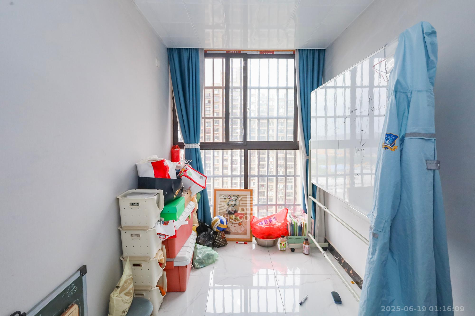 钰龙天下二期(钰龙佳园) 3室2厅2卫 222.0万 钰龙天下二期(钰龙佳园) 3室2厅2卫 222.0万卧室