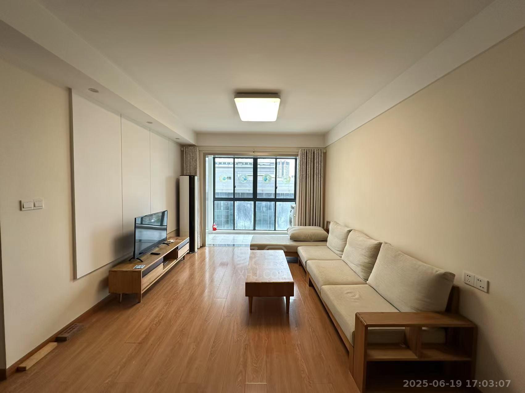 武广国际学苑 3室2厅1卫 2000.0元/月 武广国际学苑 3室2厅1卫 2000.0元/月室内图