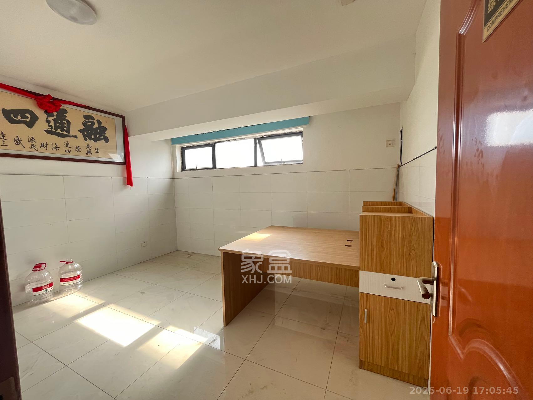 阳光100二期 3室2厅1卫 2600.0元/月 阳光100二期 3室2厅1卫 2600.0元/月室内图