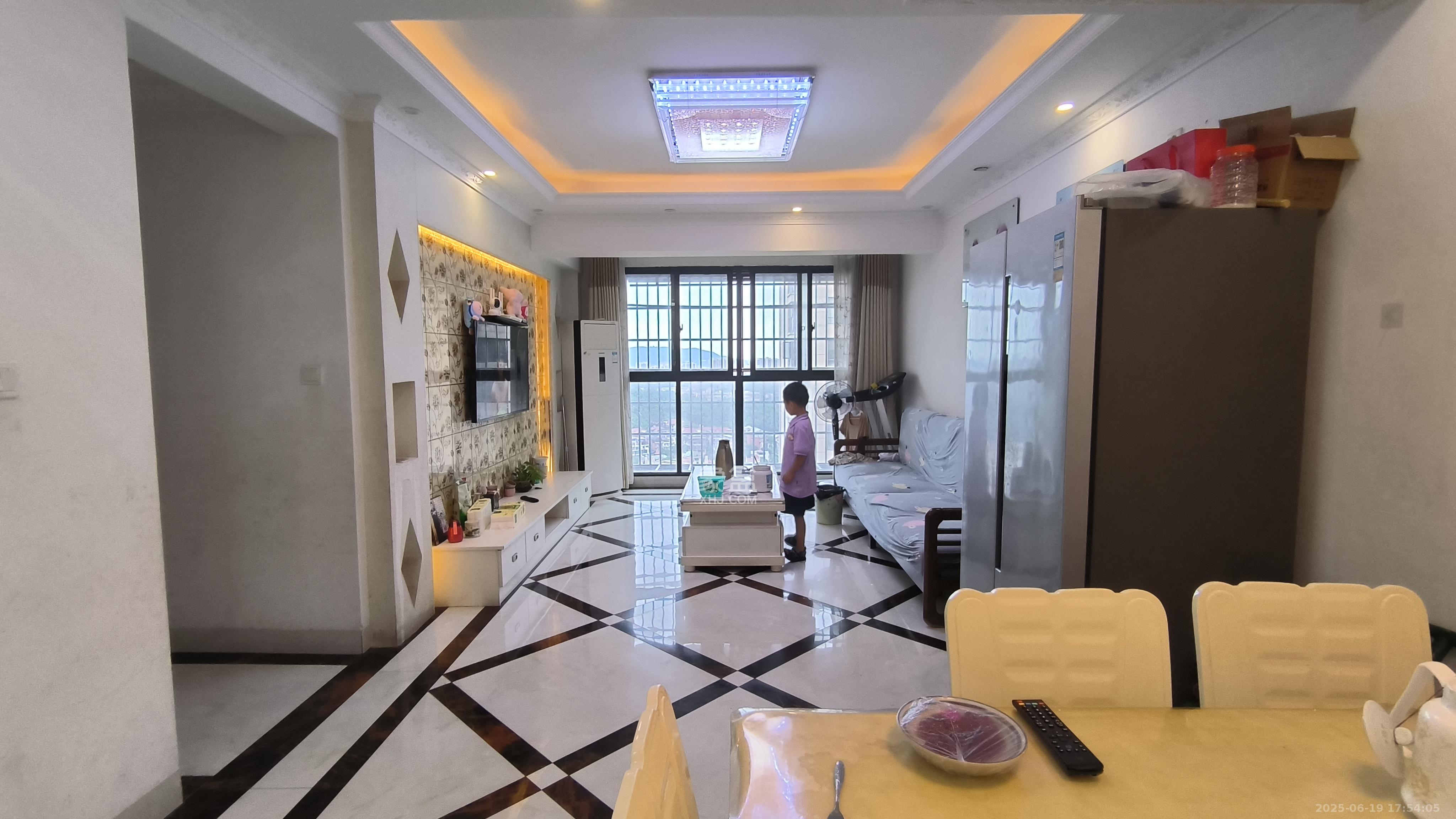 金科世界城  3室2厅1卫   2400.00元/月室内图1