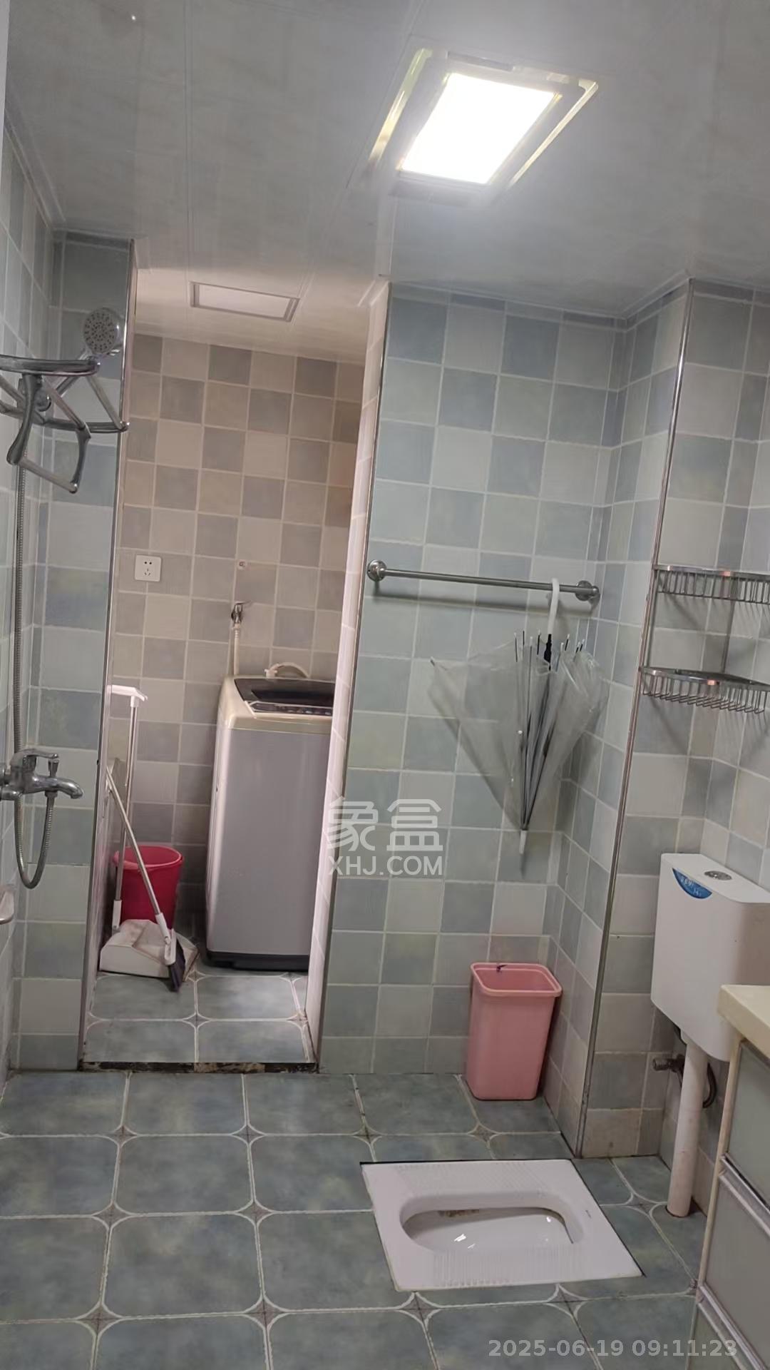 华润五彩城  2室1厅1卫    2000.0元/月 华润五彩城  2室1厅1卫    2000.0元/月室内图