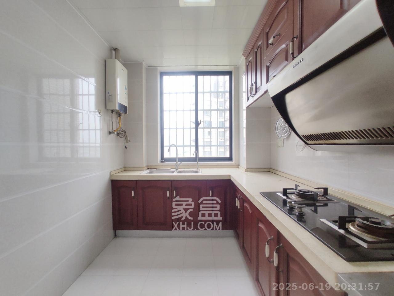 汀湘十里  3室2厅2卫   2200.00元/月室内图
