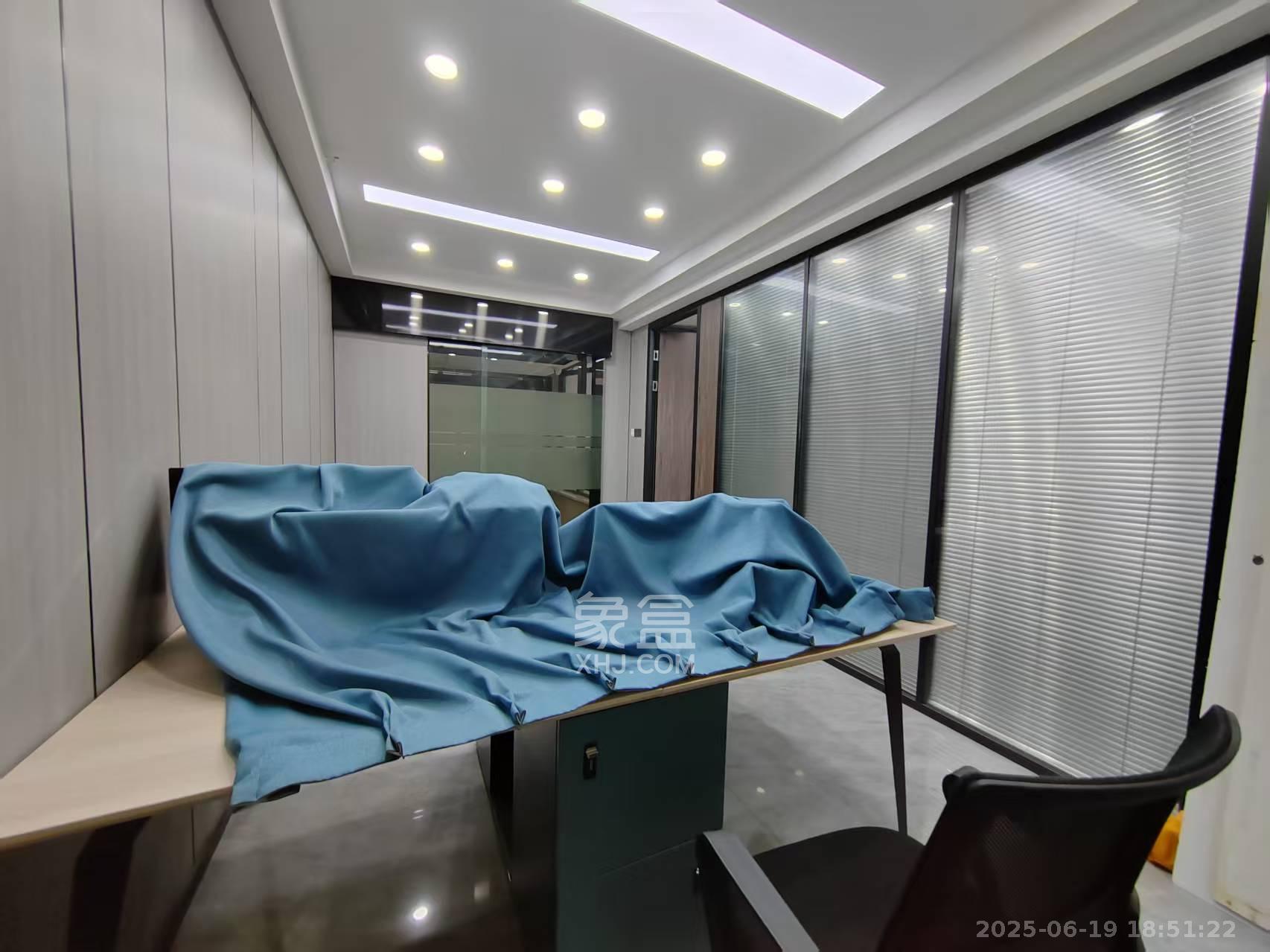 龙湖铂金岛 1室1厅1卫 3800.00元/月 龙湖铂金岛 1室1厅1卫 3800.00元/月室内图